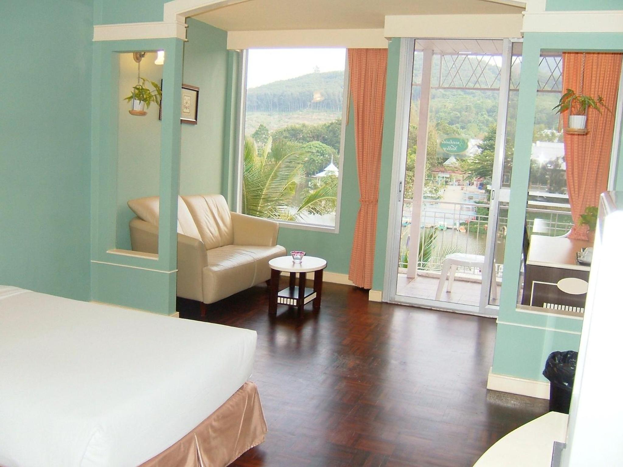 Brookside Valley Resort