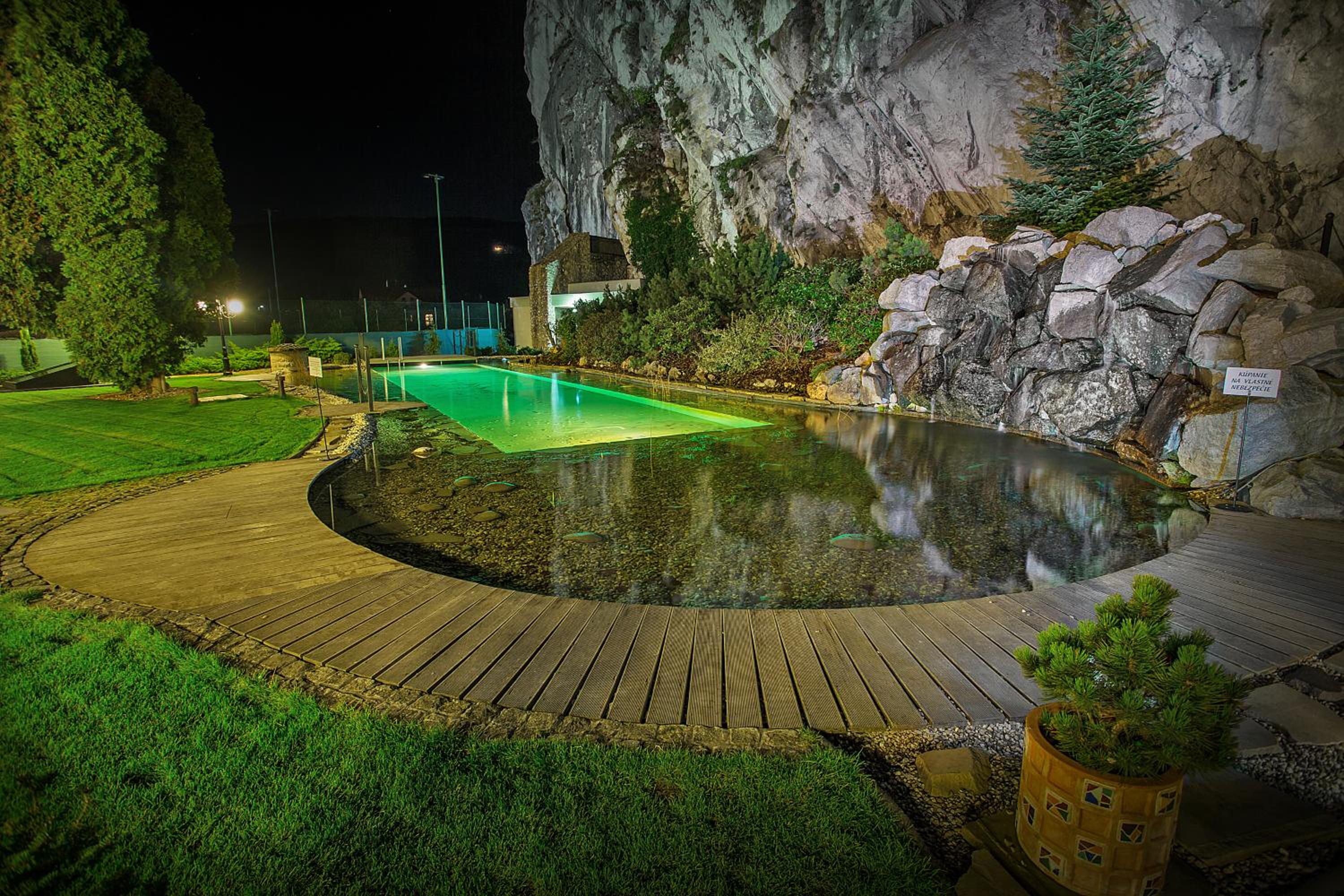 swimming pool