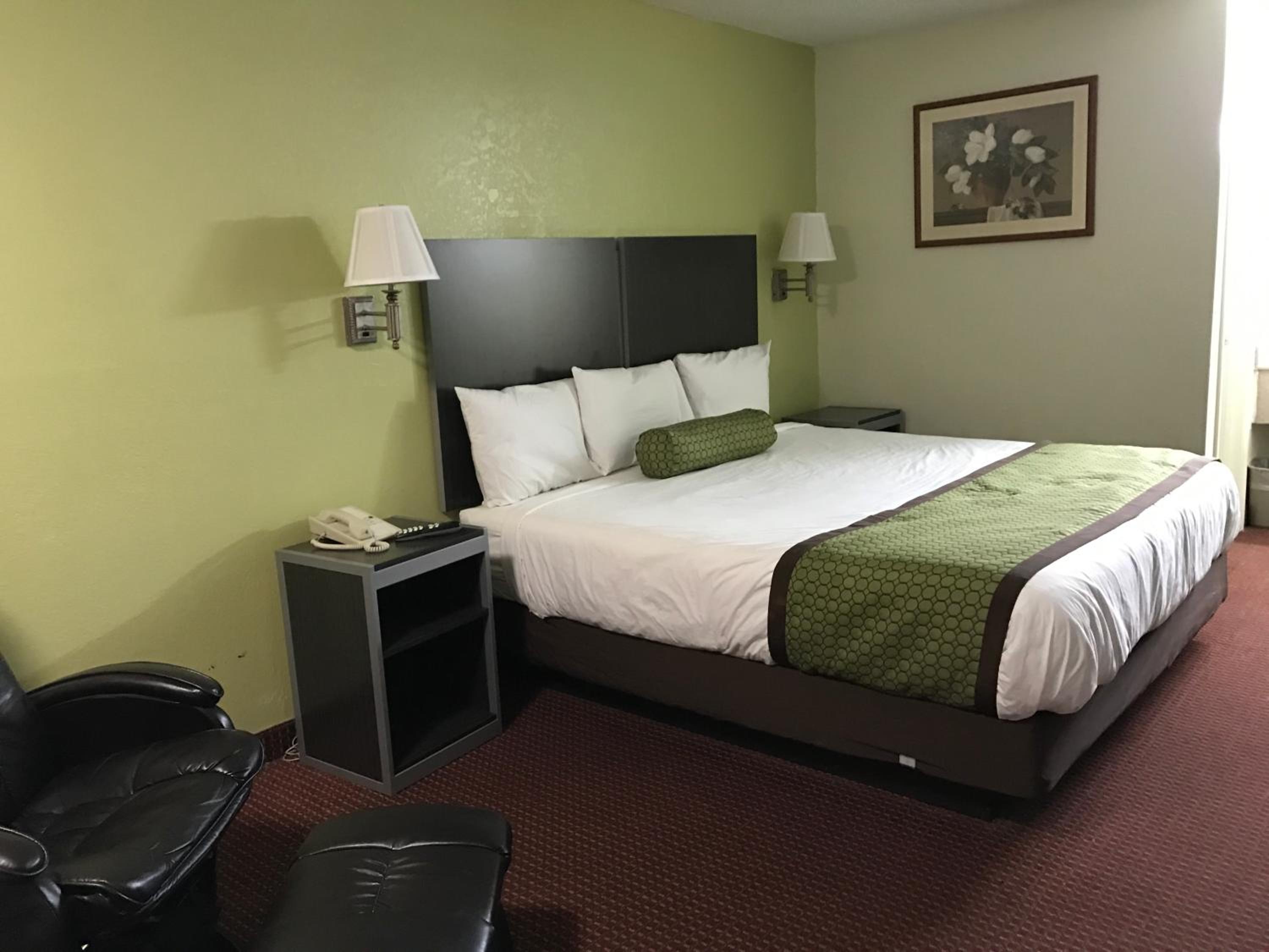 Southern Inn Minden view 4