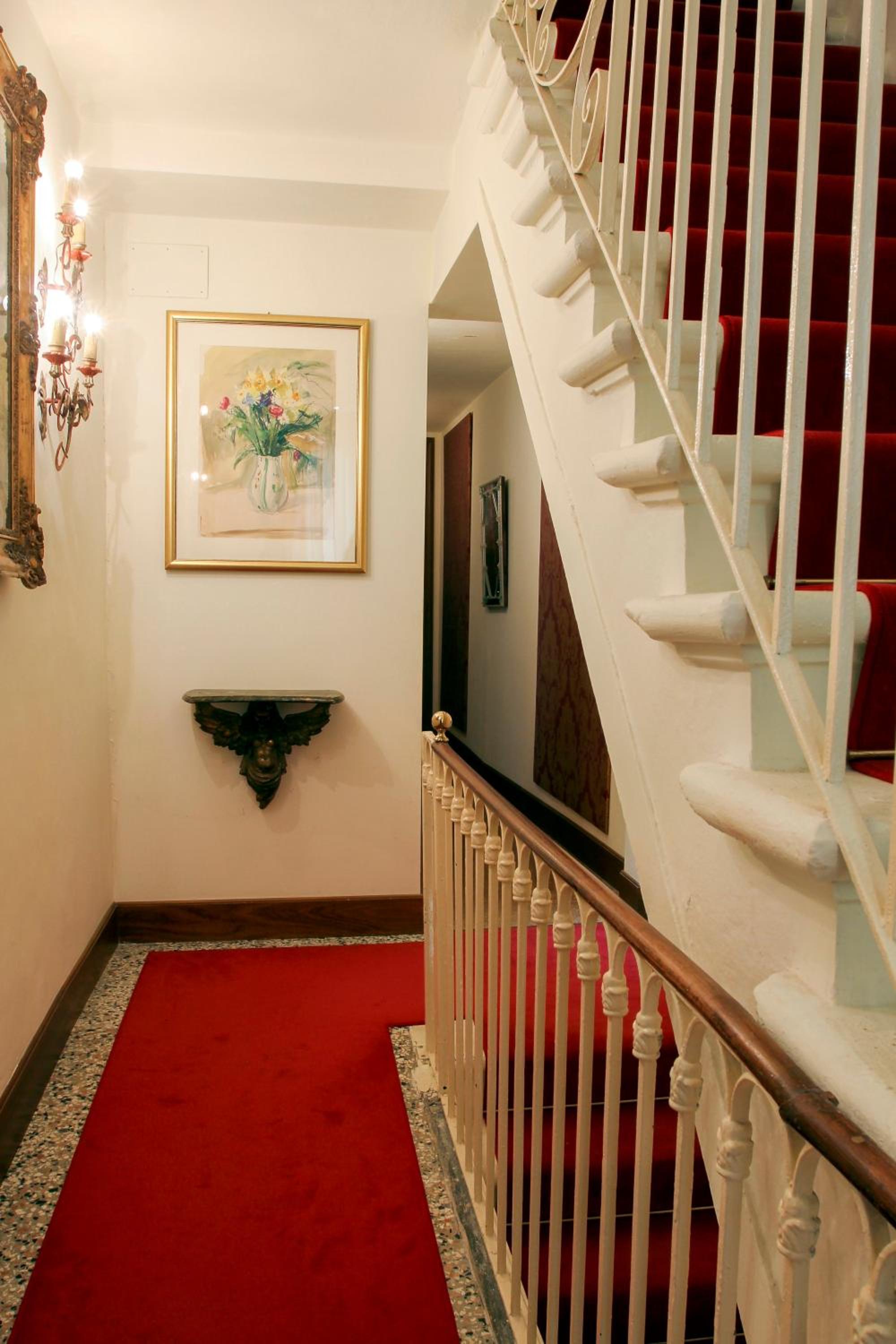 Sarai Apartments photo 5