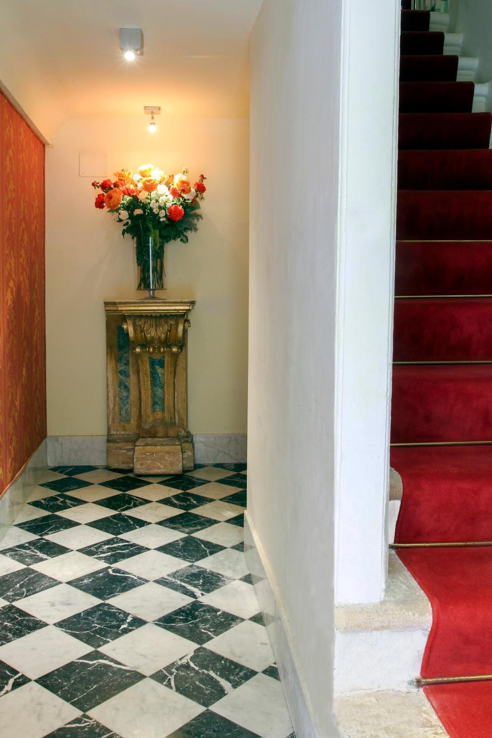 Sarai Apartments photo 2