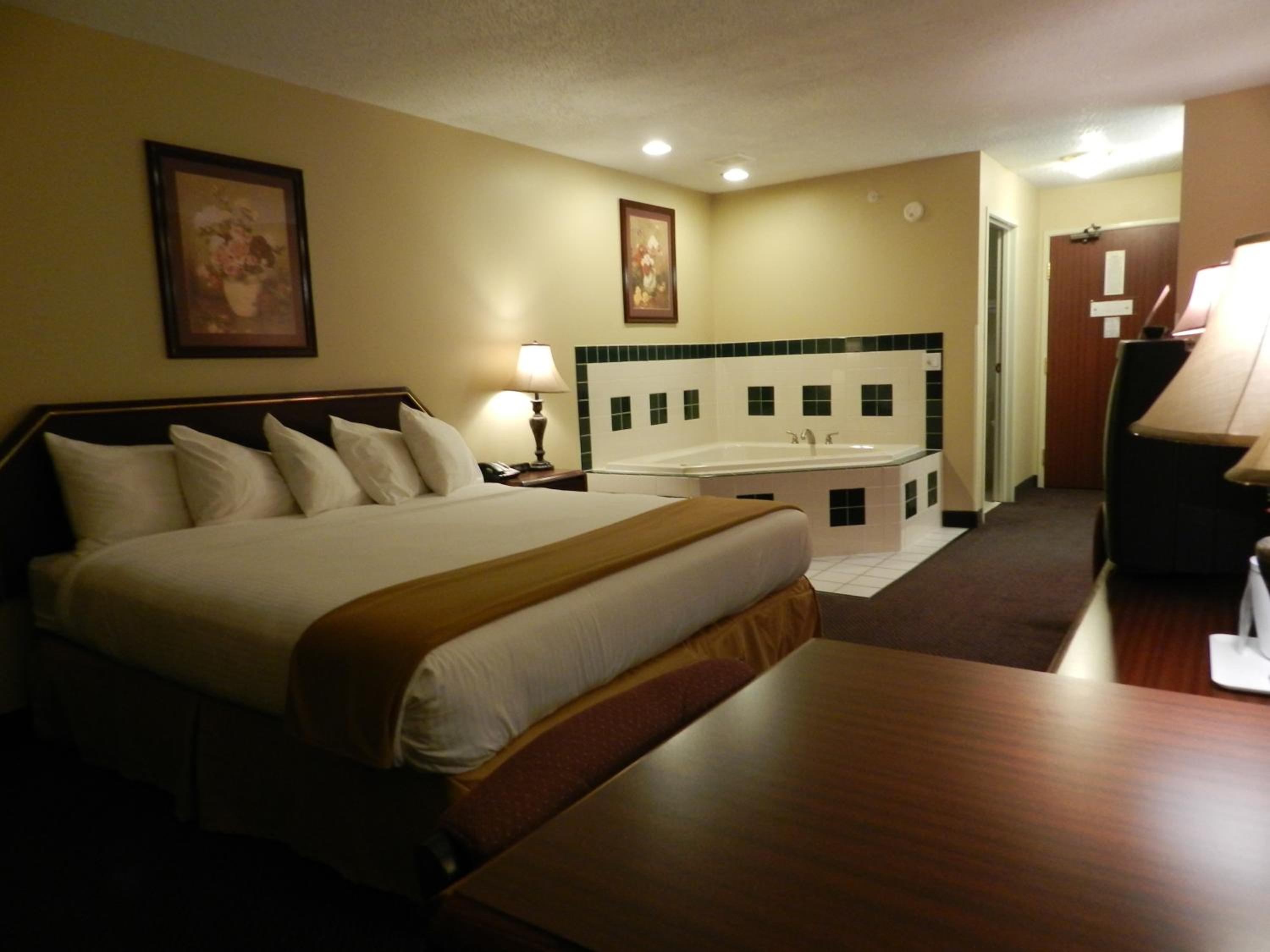 Bay Inn & Suites Troy view 5