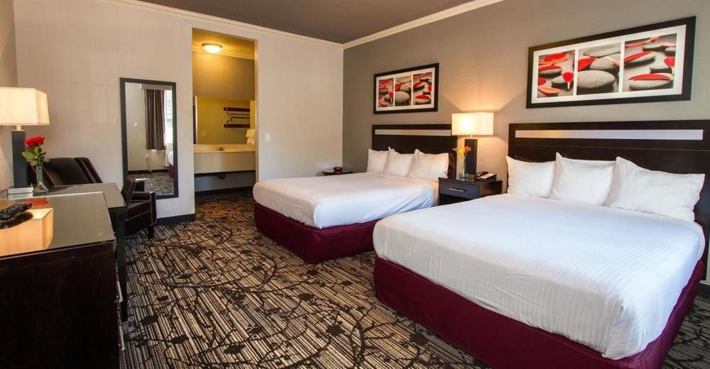 Granada Inn - Property Image 12