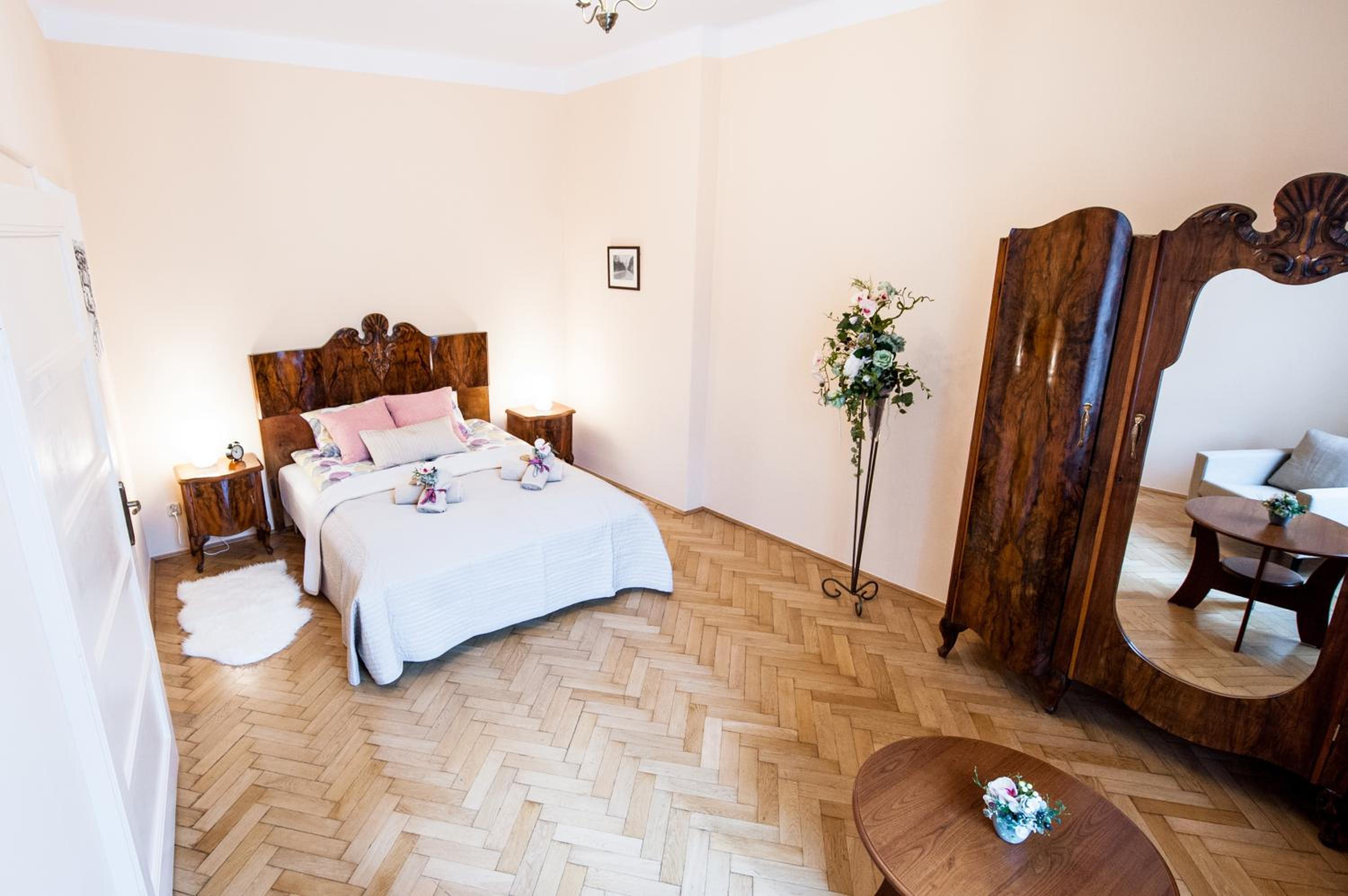 Apartments Roman