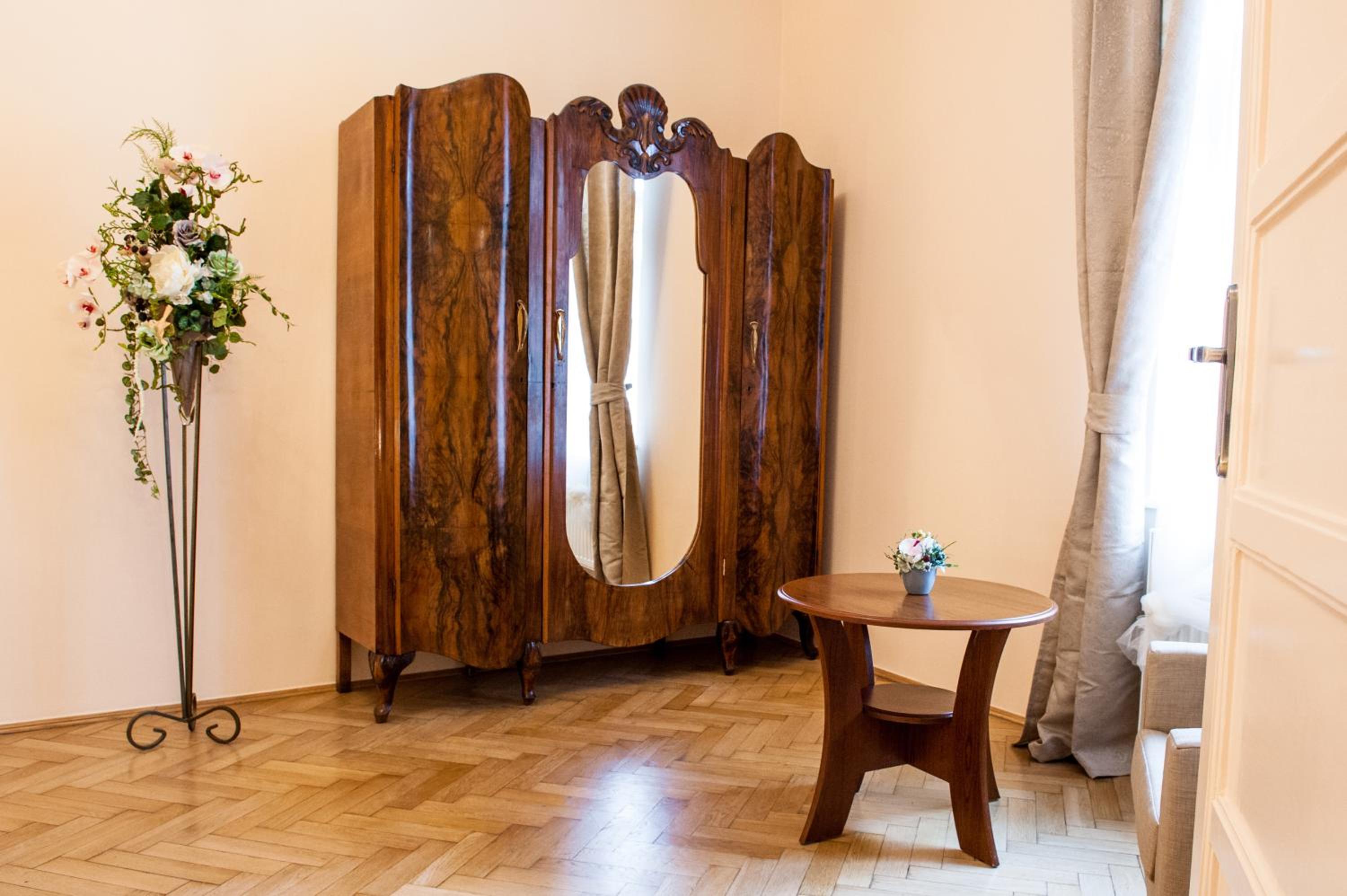 Apartments Roman