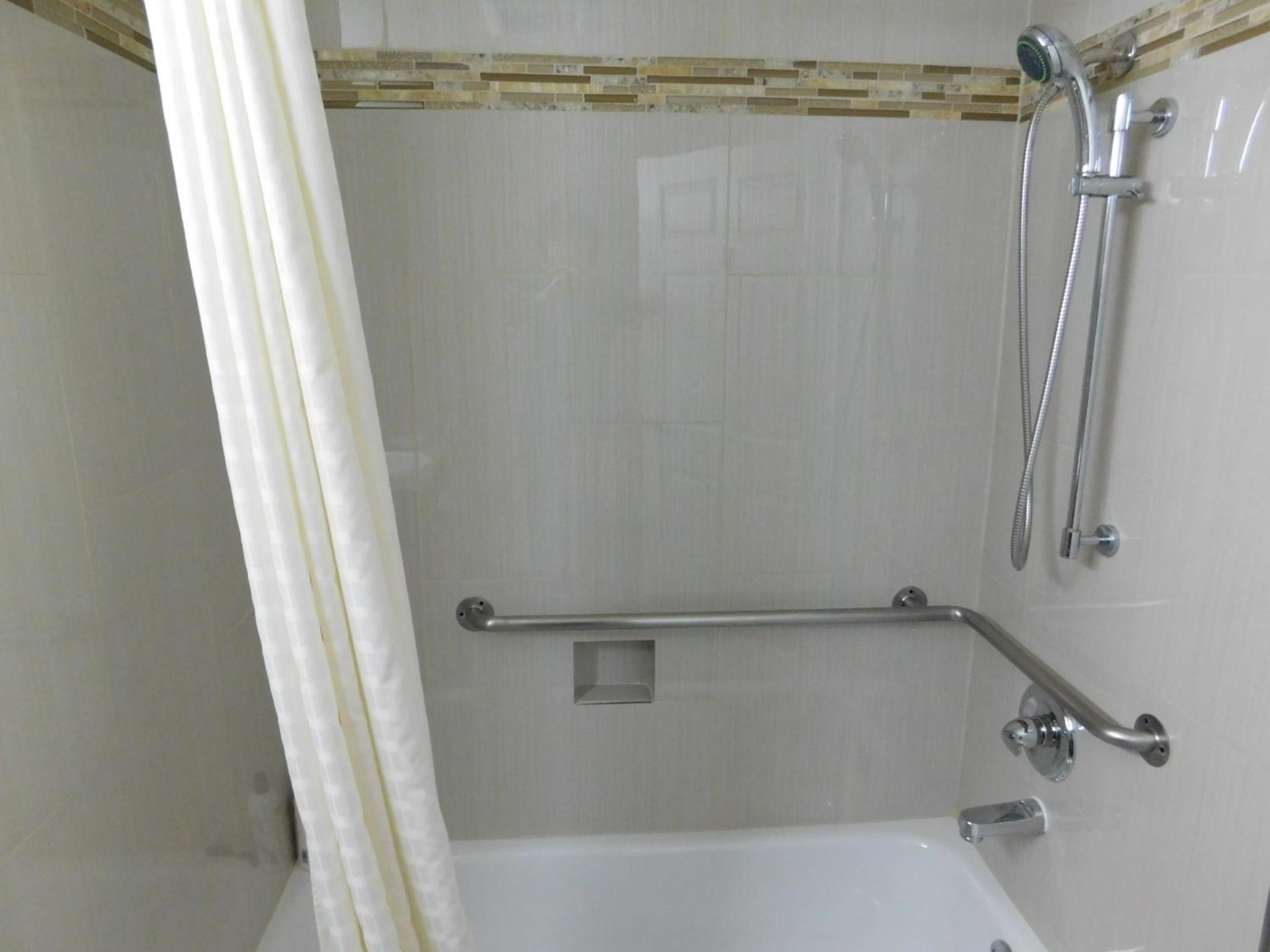 Oakland Vacations - Continental Lodge - Property Image 22