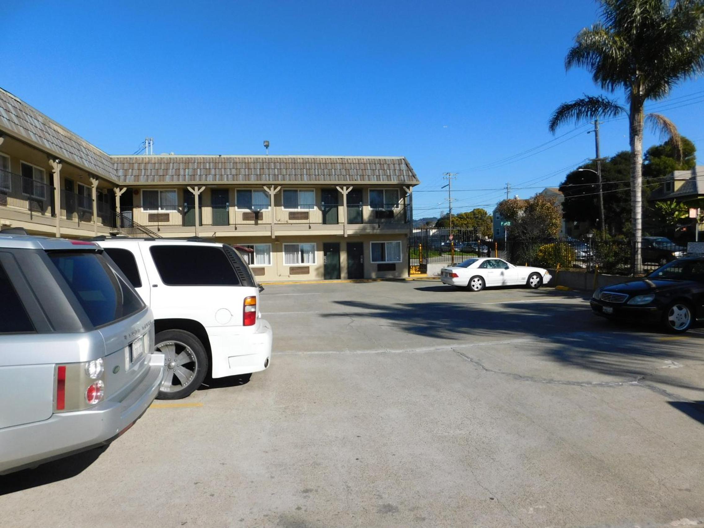 Oakland Vacations - Continental Lodge - Property Image 24