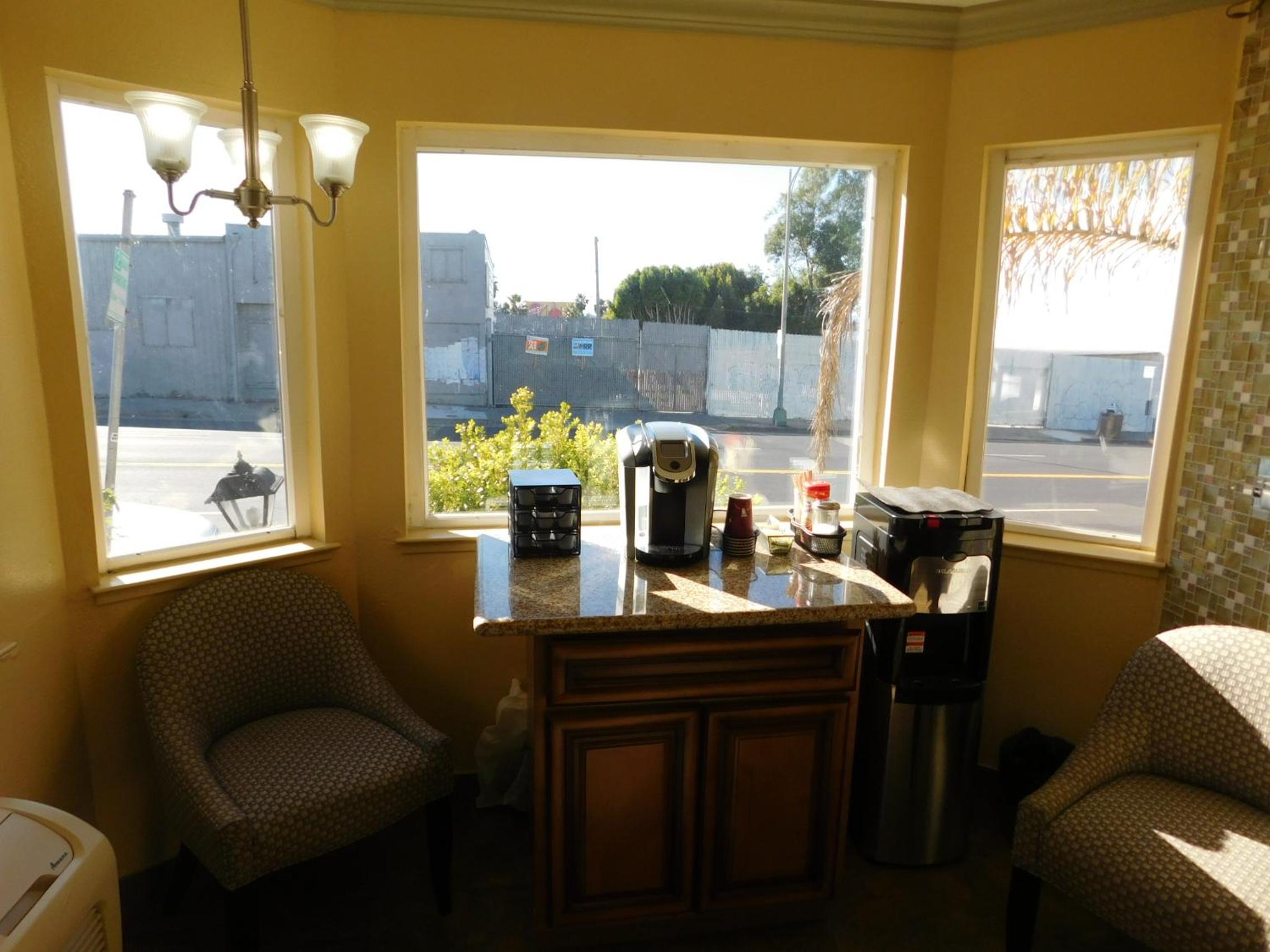 Oakland Vacations - Continental Lodge - Property Image 25