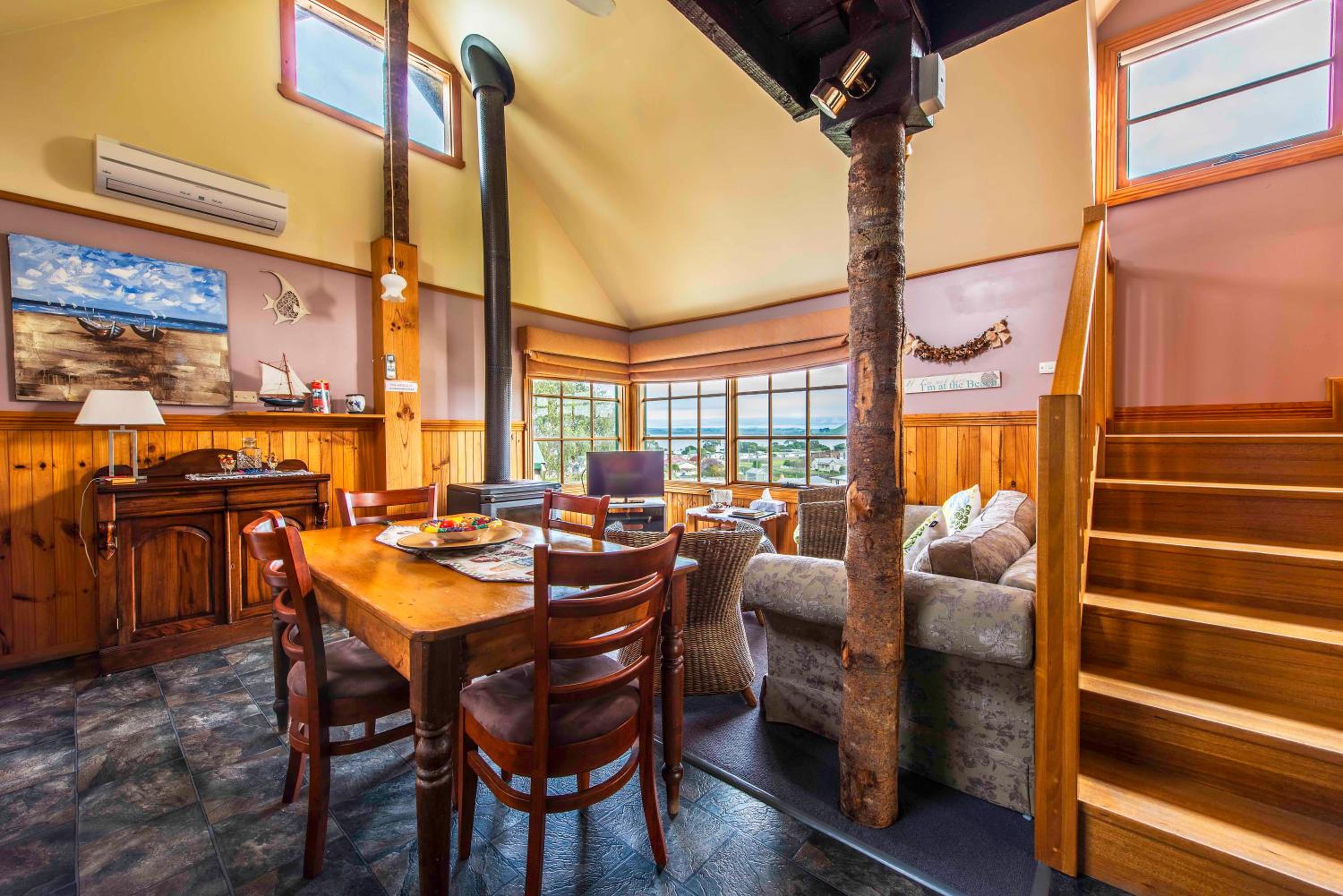 Angel's Aisle Cottages & Cafe