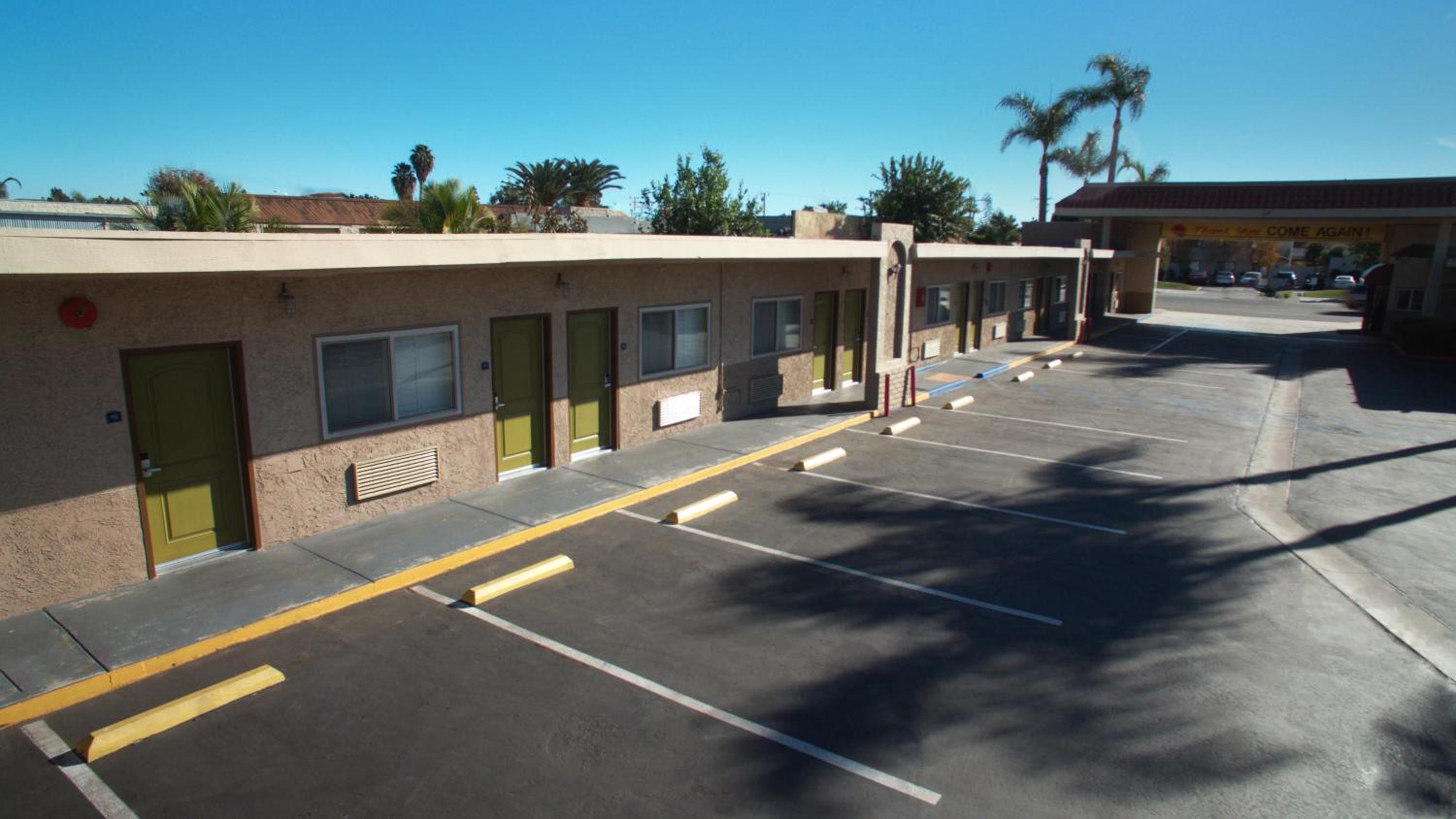 Tropic Lodge