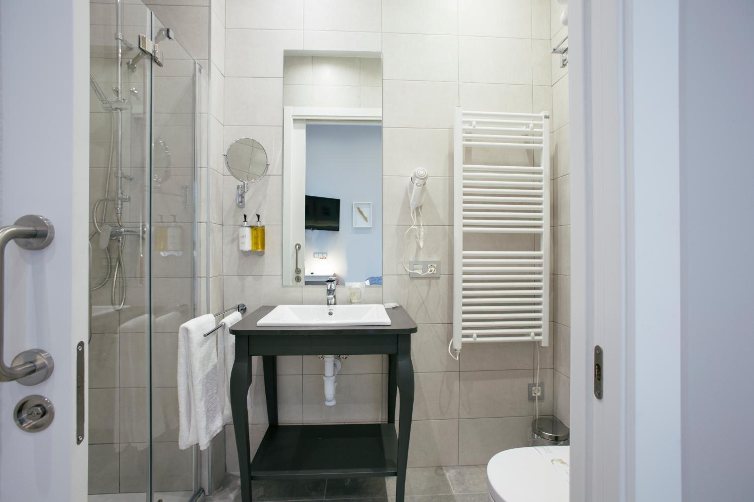 Legazpi Doce Rooms & Suites