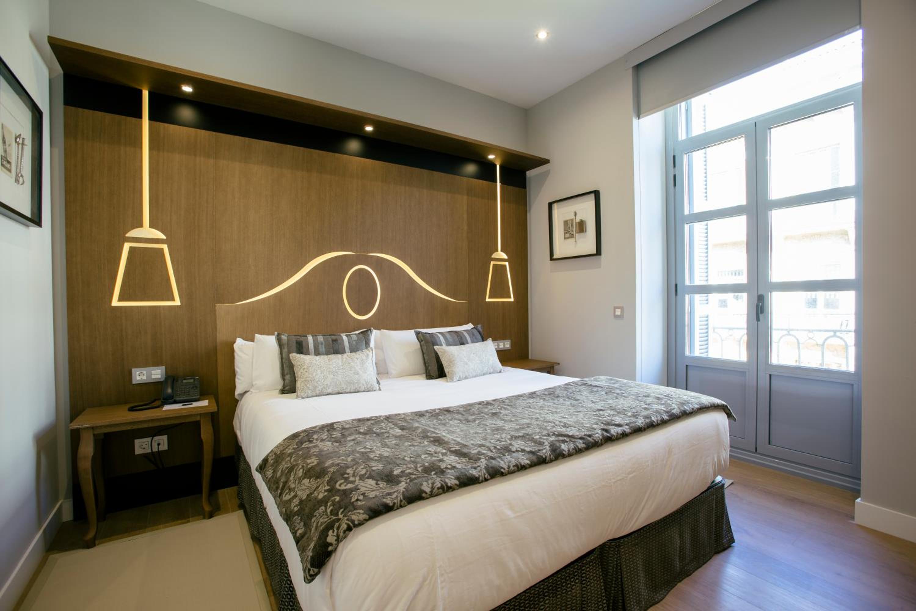 Legazpi Doce Rooms & Suites