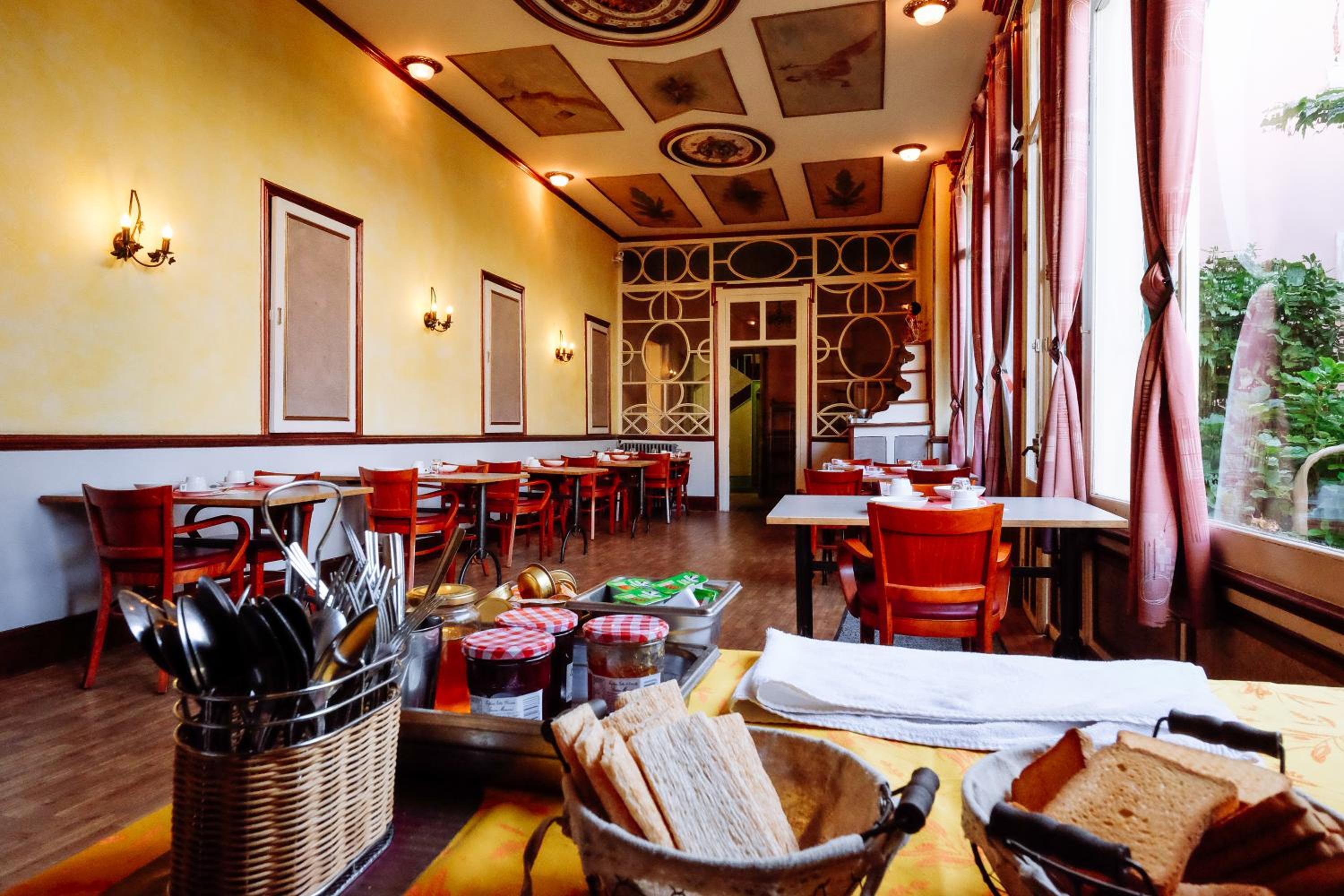 restaurant