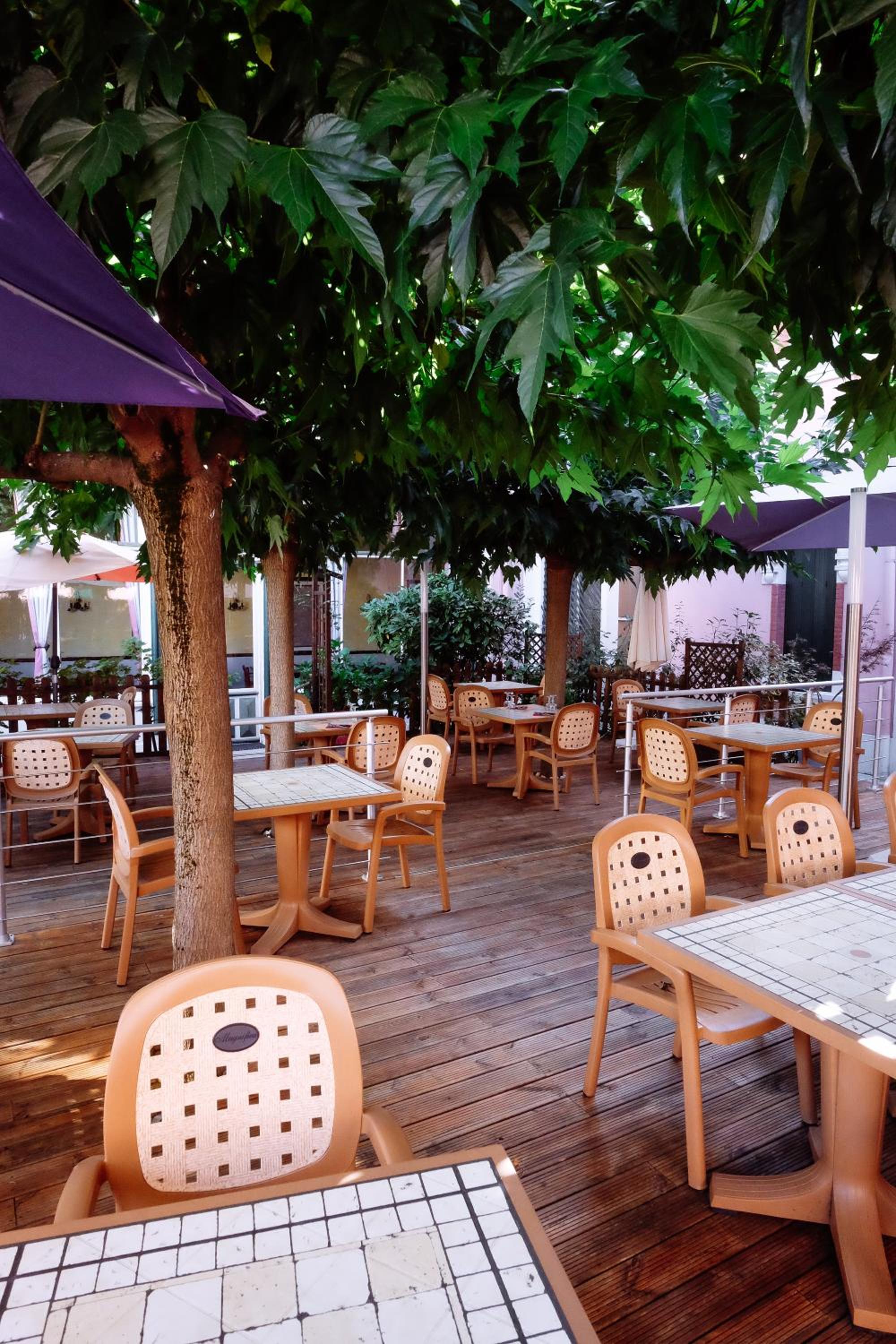 restaurant