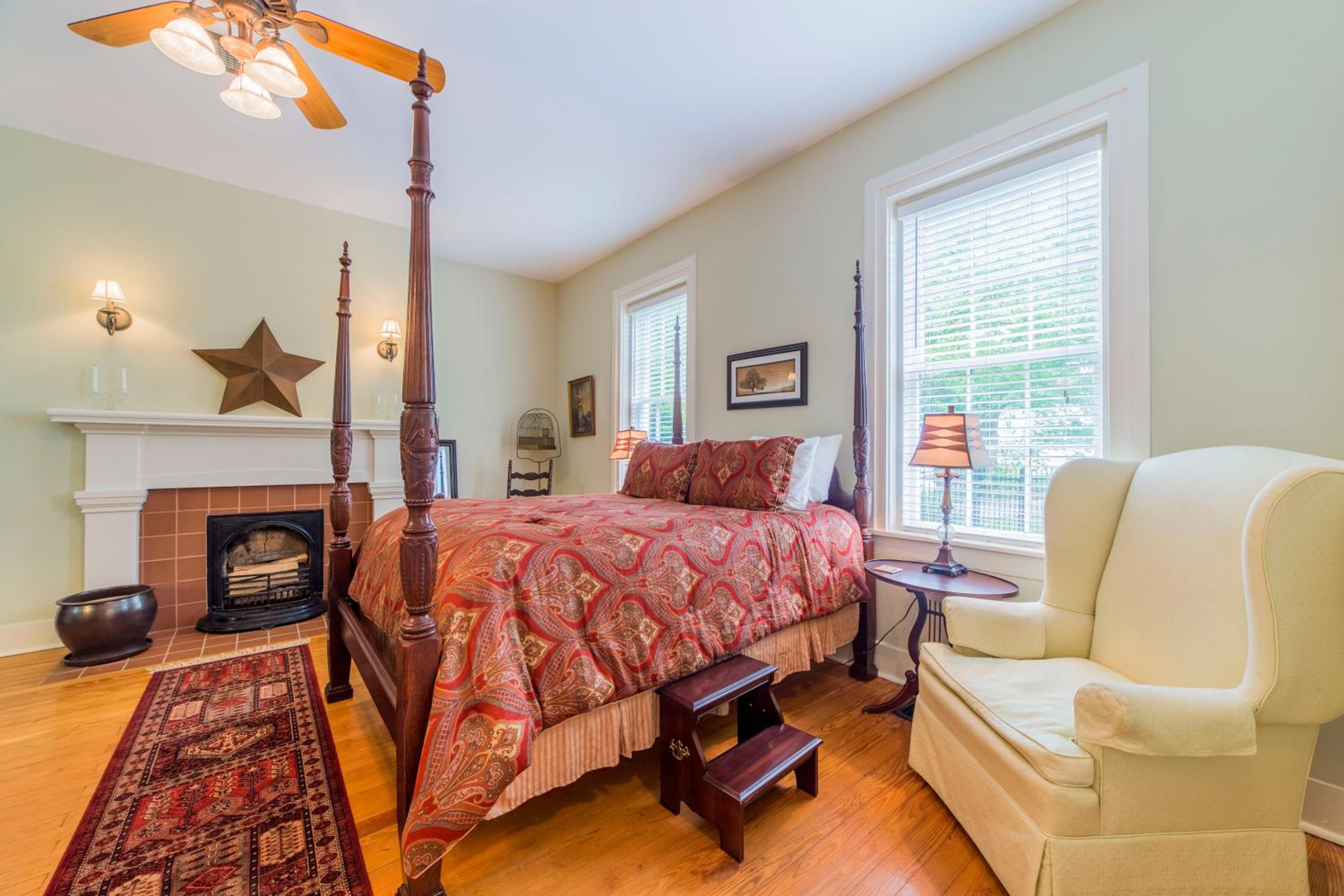 Bourbon Manor Bed & Breakfast Inn view 4