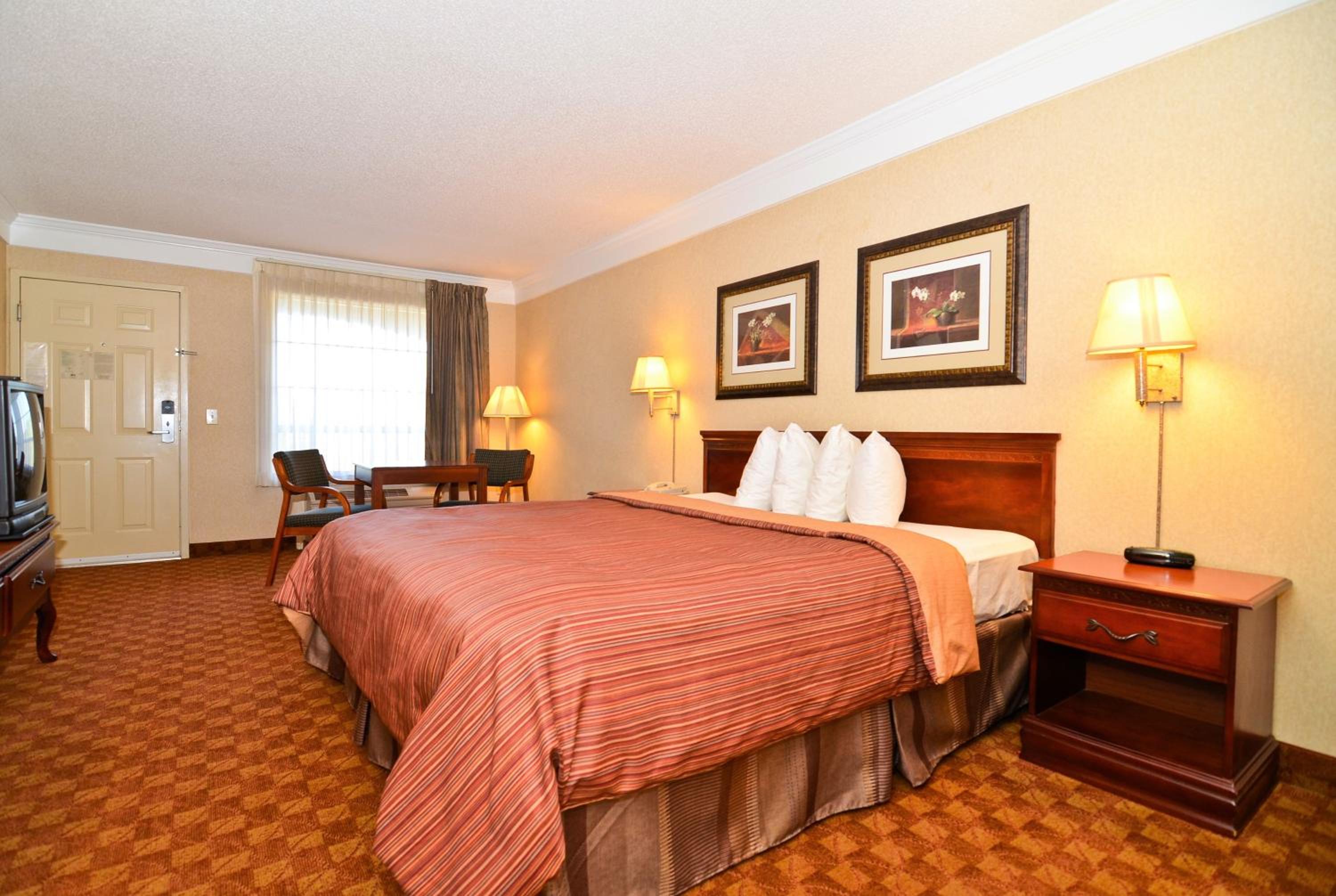 Peach State Inn & Suites