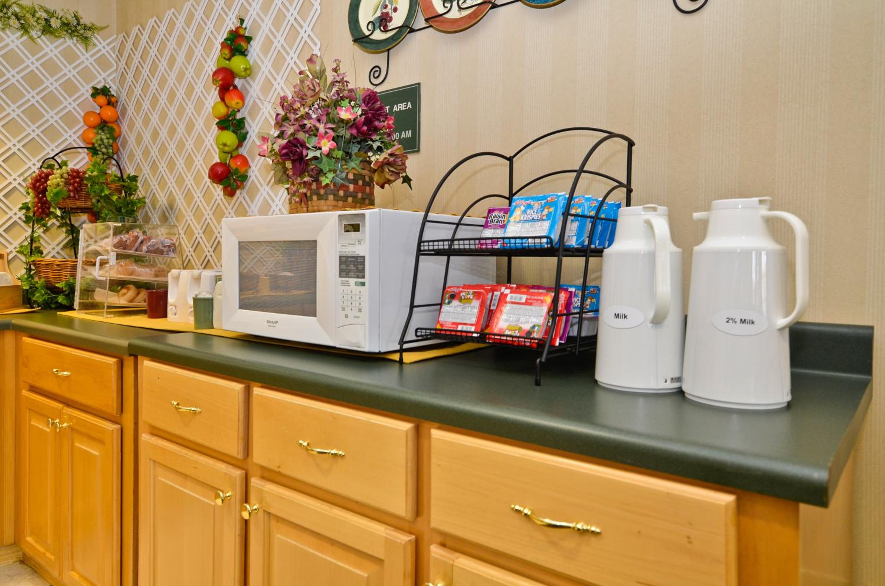 Peach State Inn & Suites