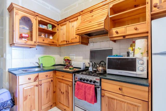 Bellavista - comfortable seafront apartment fully airconditioned - 3 bedrooms, 2 bathrooms view 4