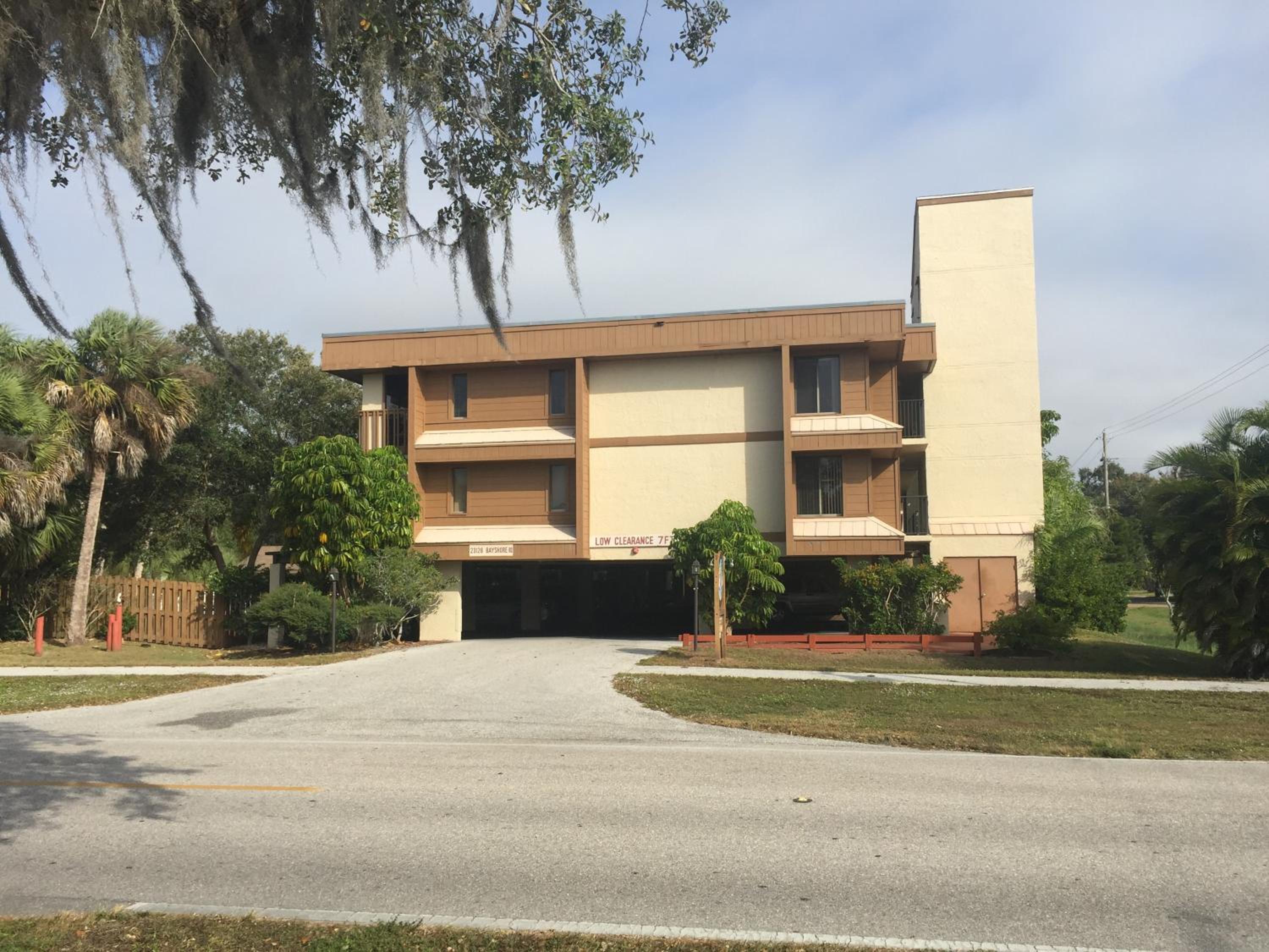 Hotel Charlotte Bay Resort