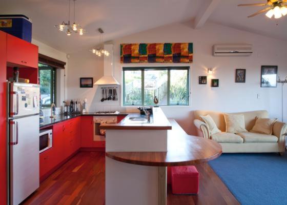 Kereru Hill - Stay Waiheke view 3