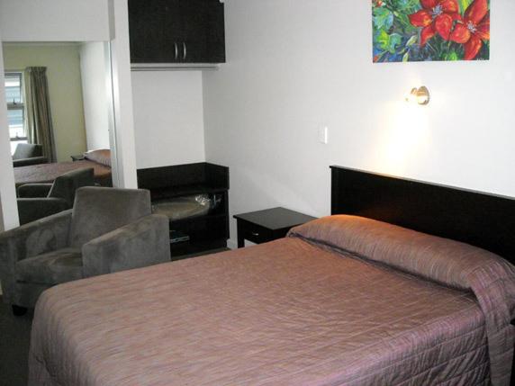 St Johns court motel