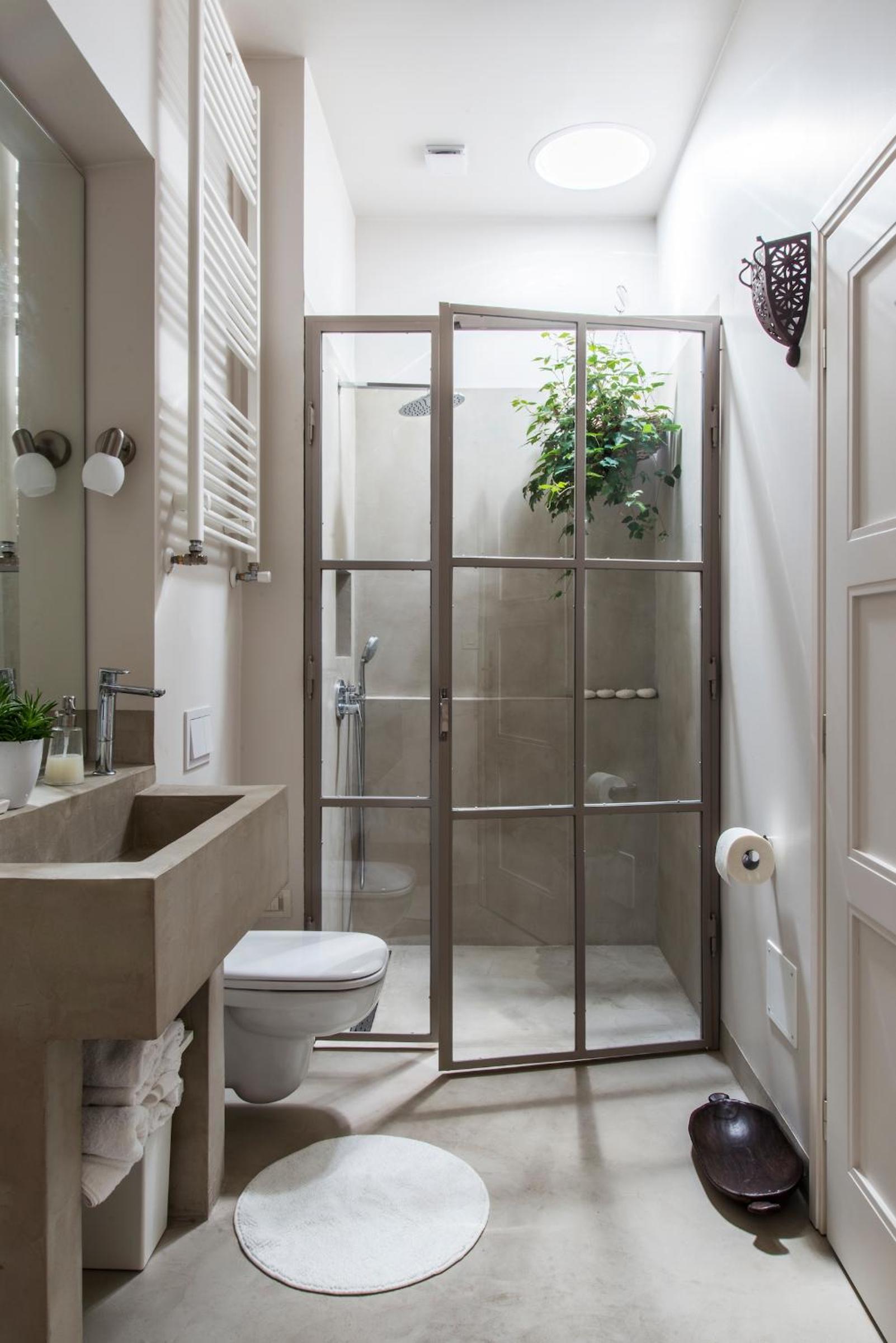Embassy Row BnB