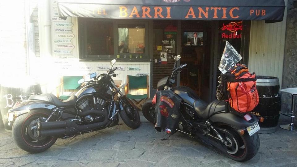 Barri Antic Hostel & Pub