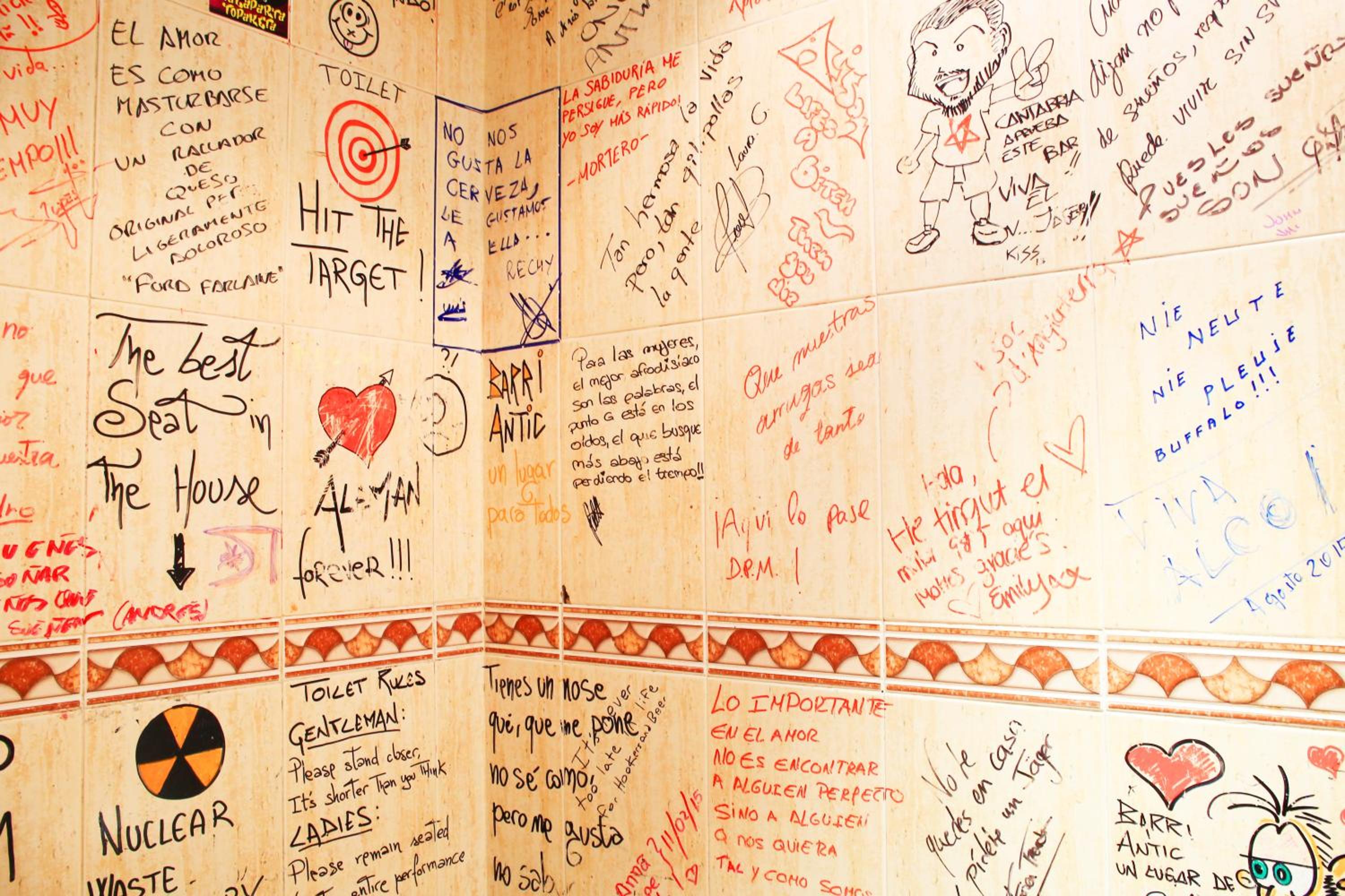 Barri Antic Hostel & Pub