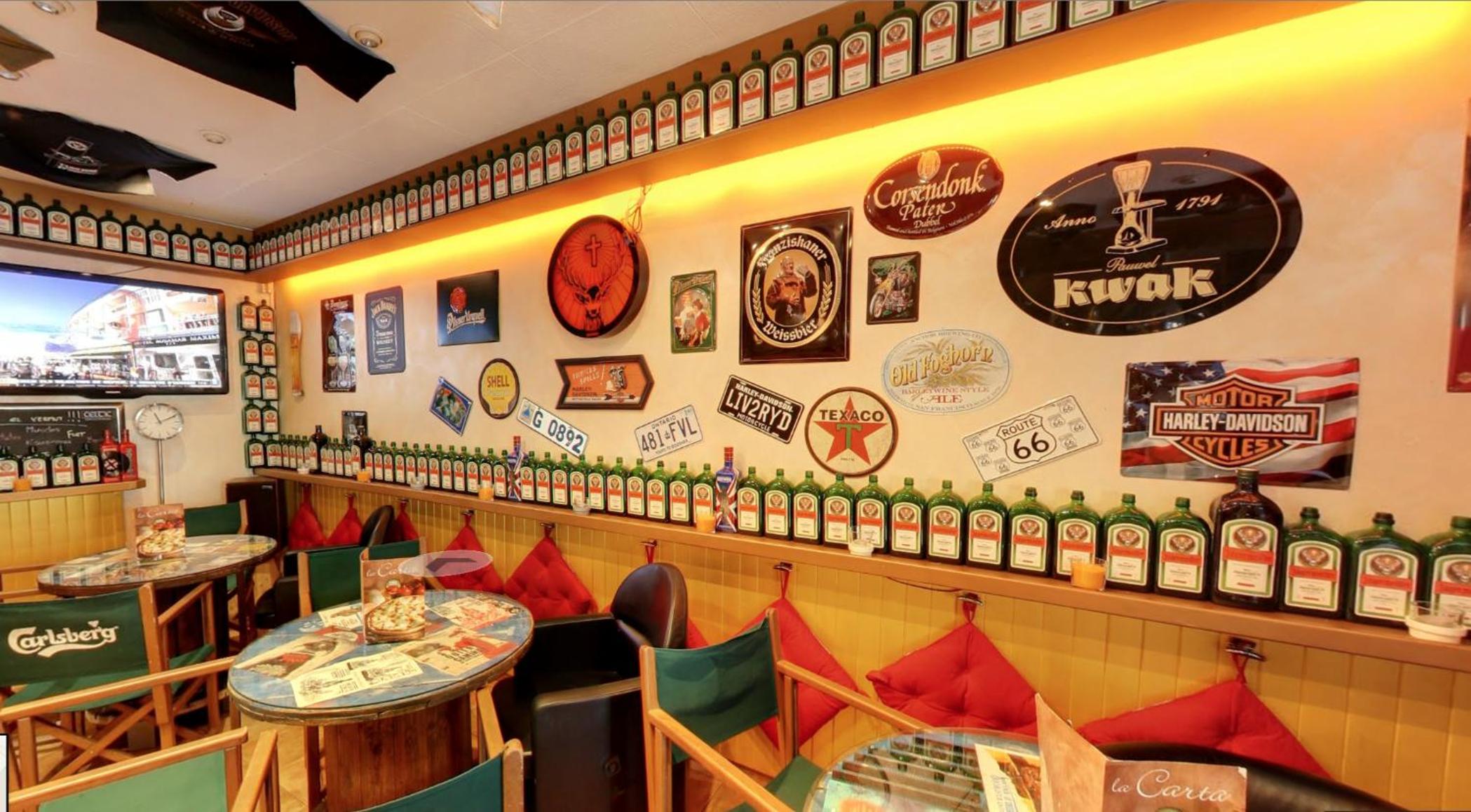 Barri Antic Hostel & Pub