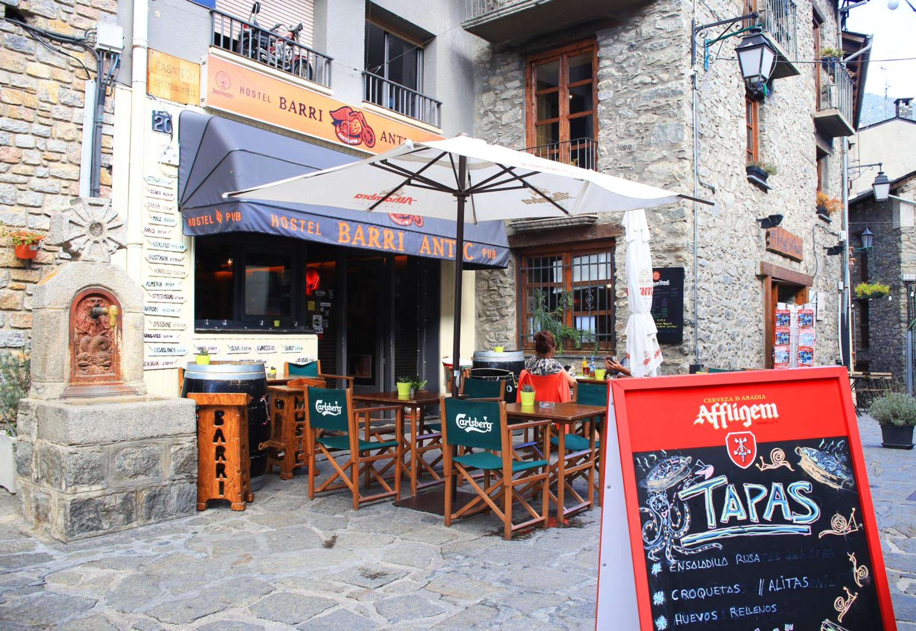 Barri Antic Hostel & Pub