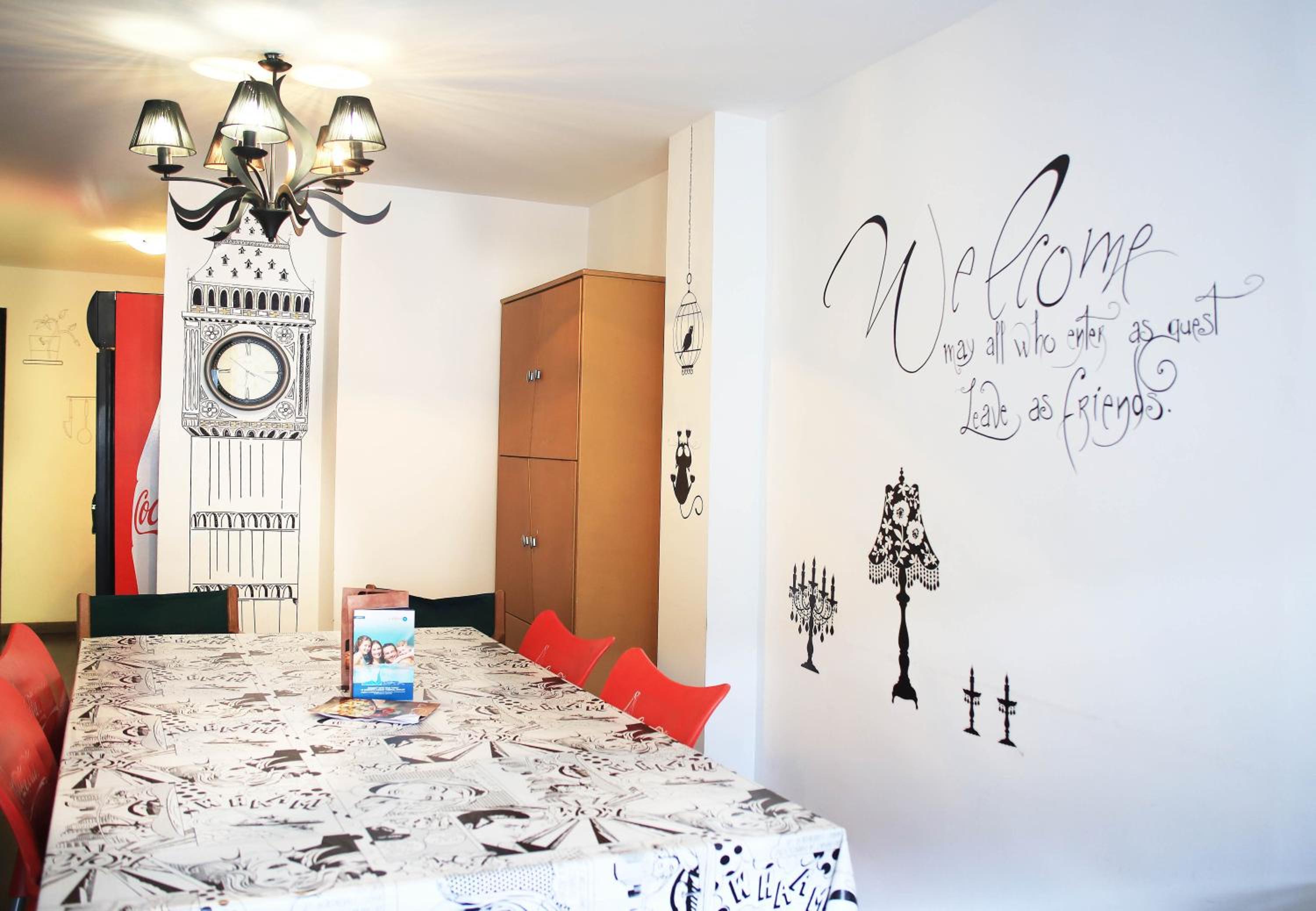 Barri Antic Hostel & Pub