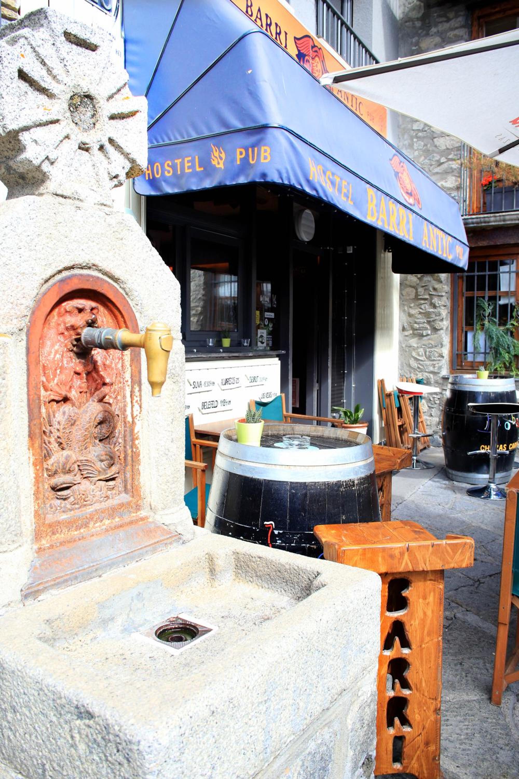 Barri Antic Hostel & Pub