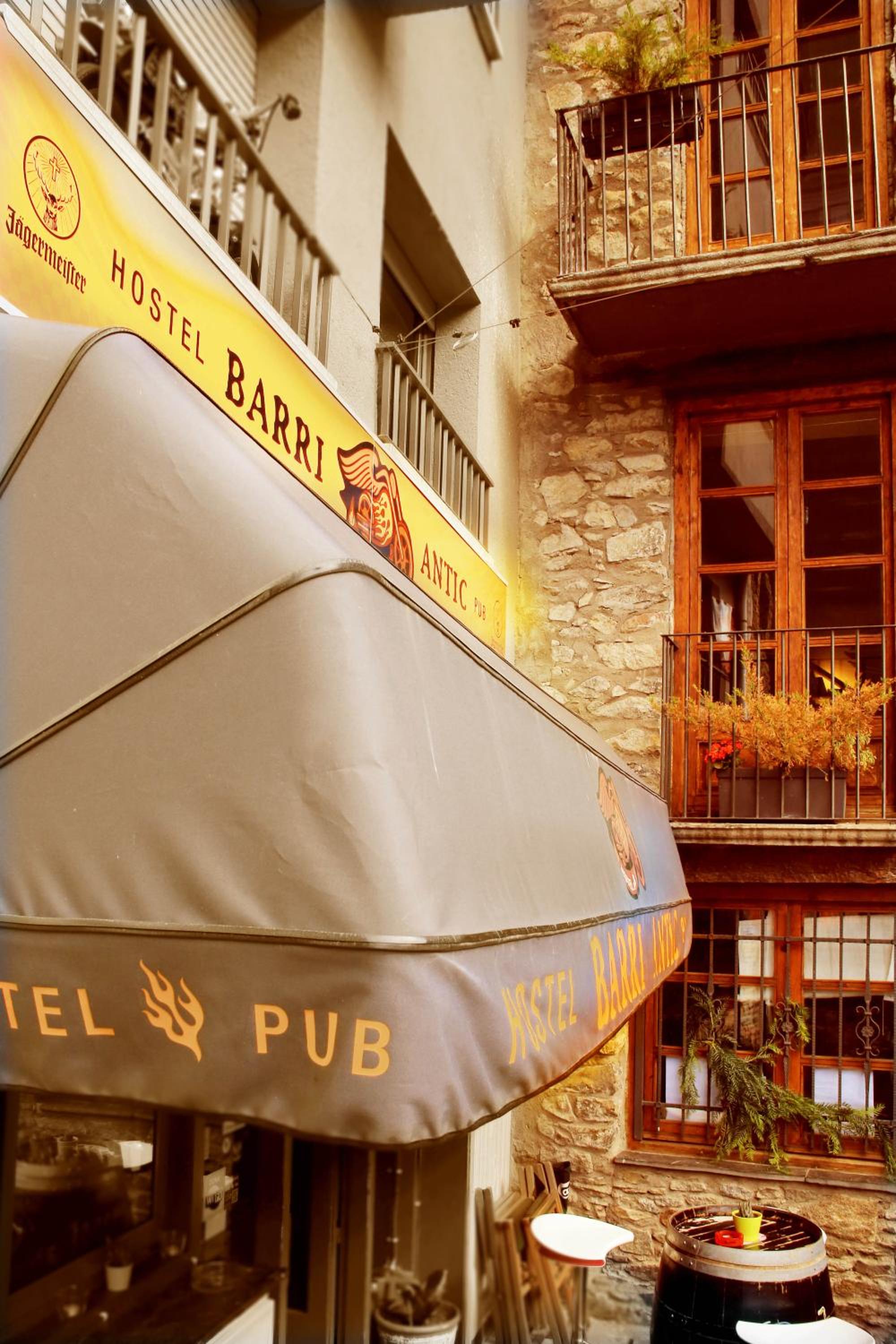 Barri Antic Hostel & Pub