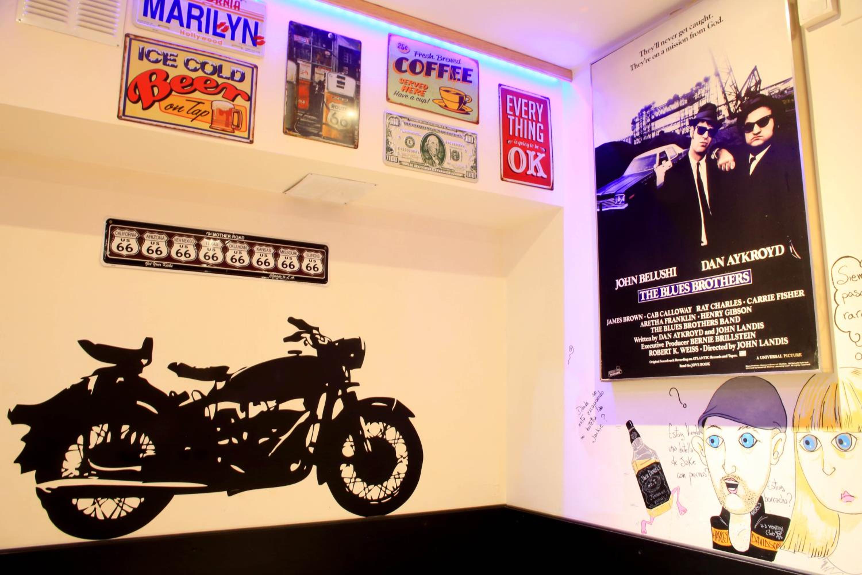Barri Antic Hostel & Pub