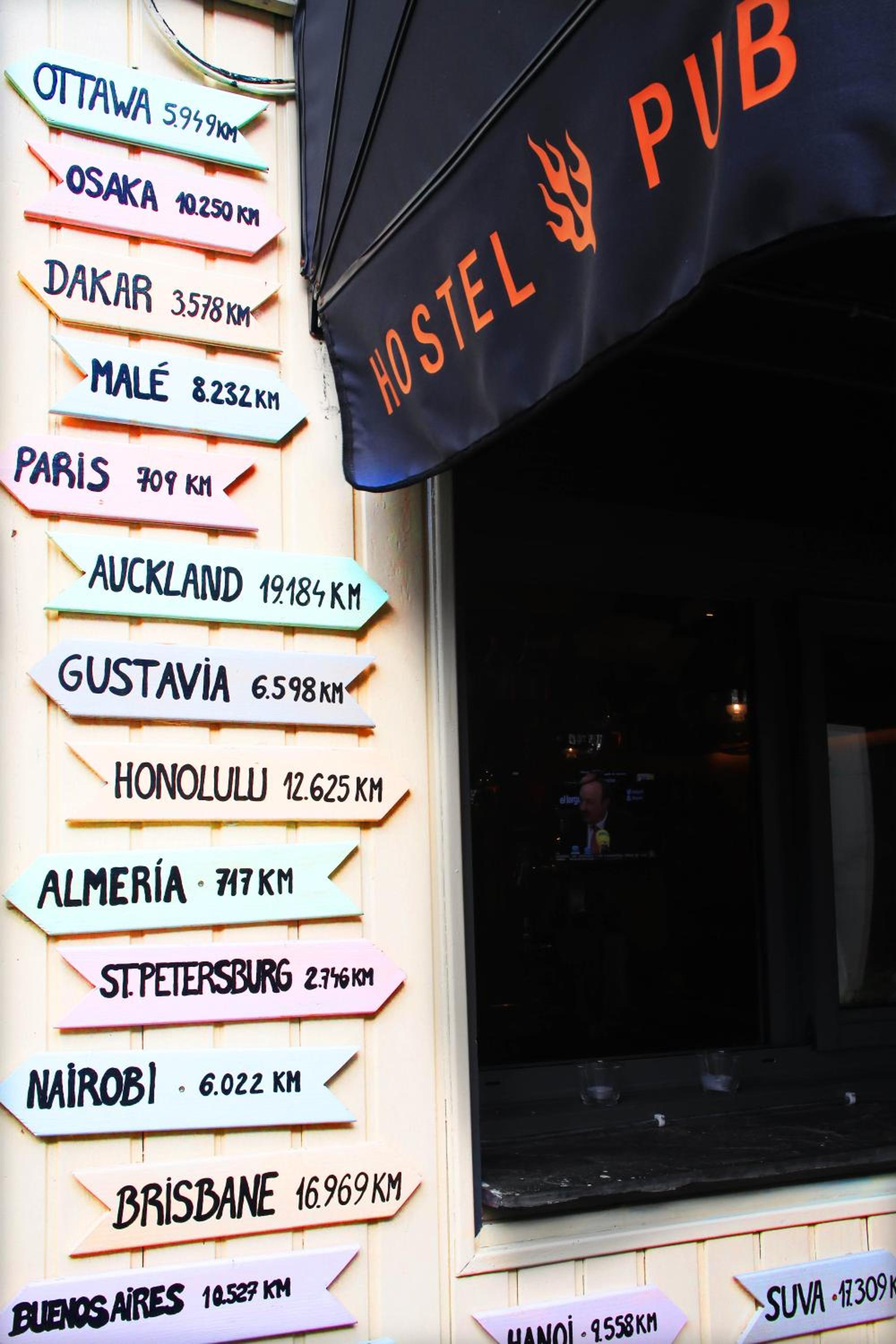 Barri Antic Hostel & Pub