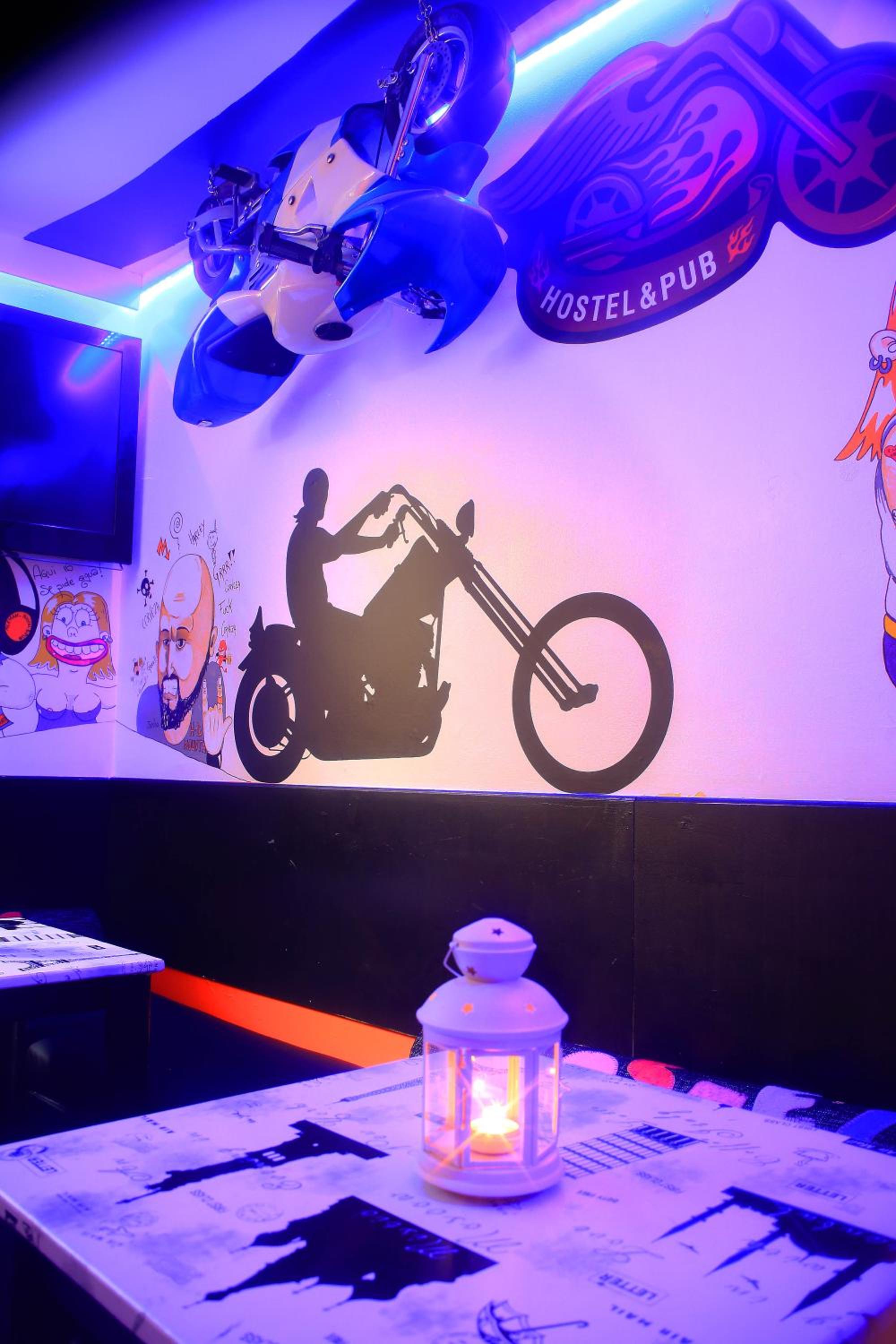 Barri Antic Hostel & Pub