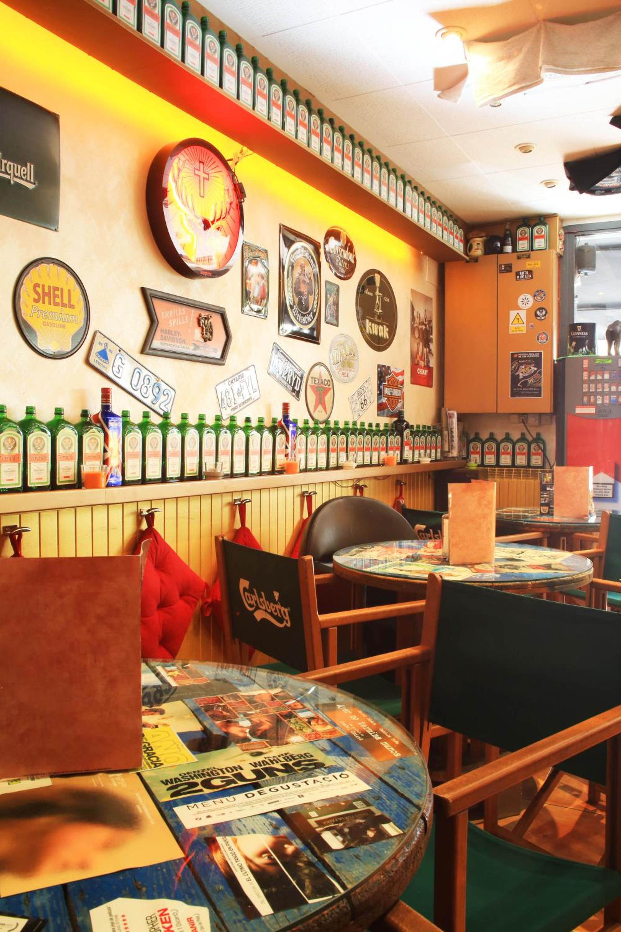 Barri Antic Hostel & Pub