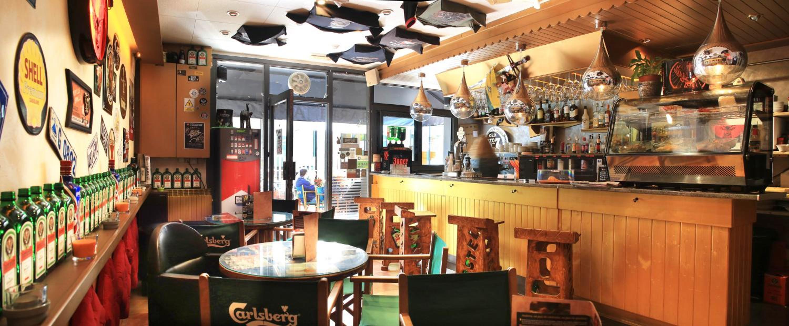 Barri Antic Hostel & Pub