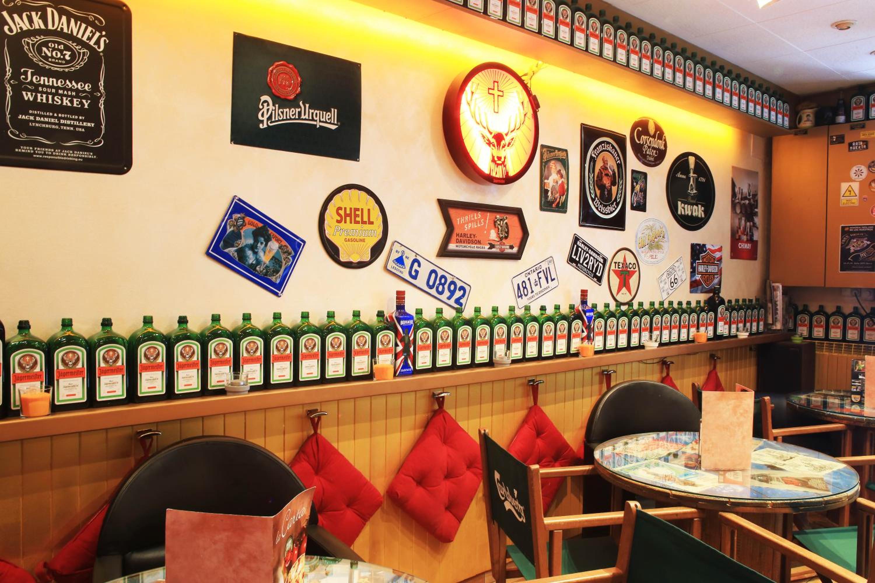 Barri Antic Hostel & Pub
