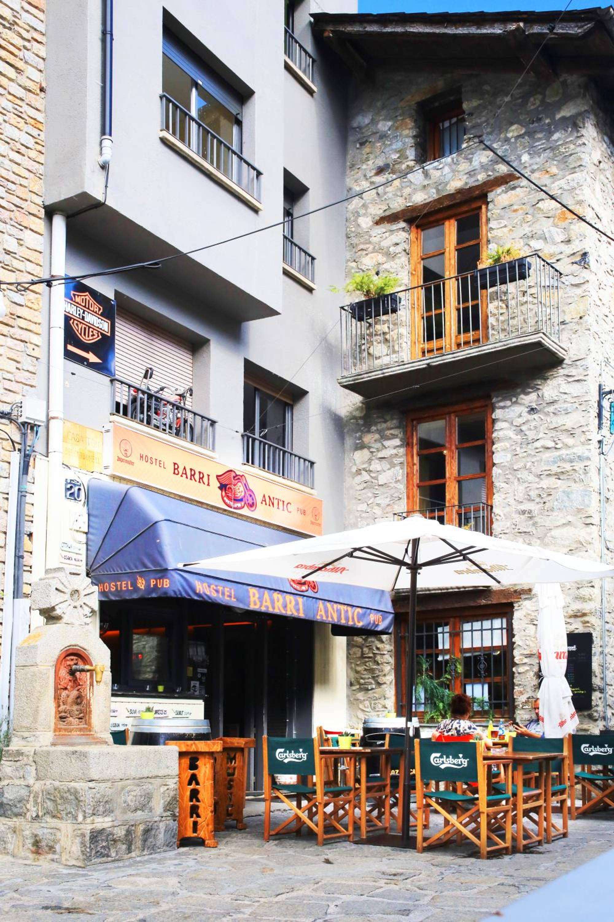 Barri Antic Hostel & Pub