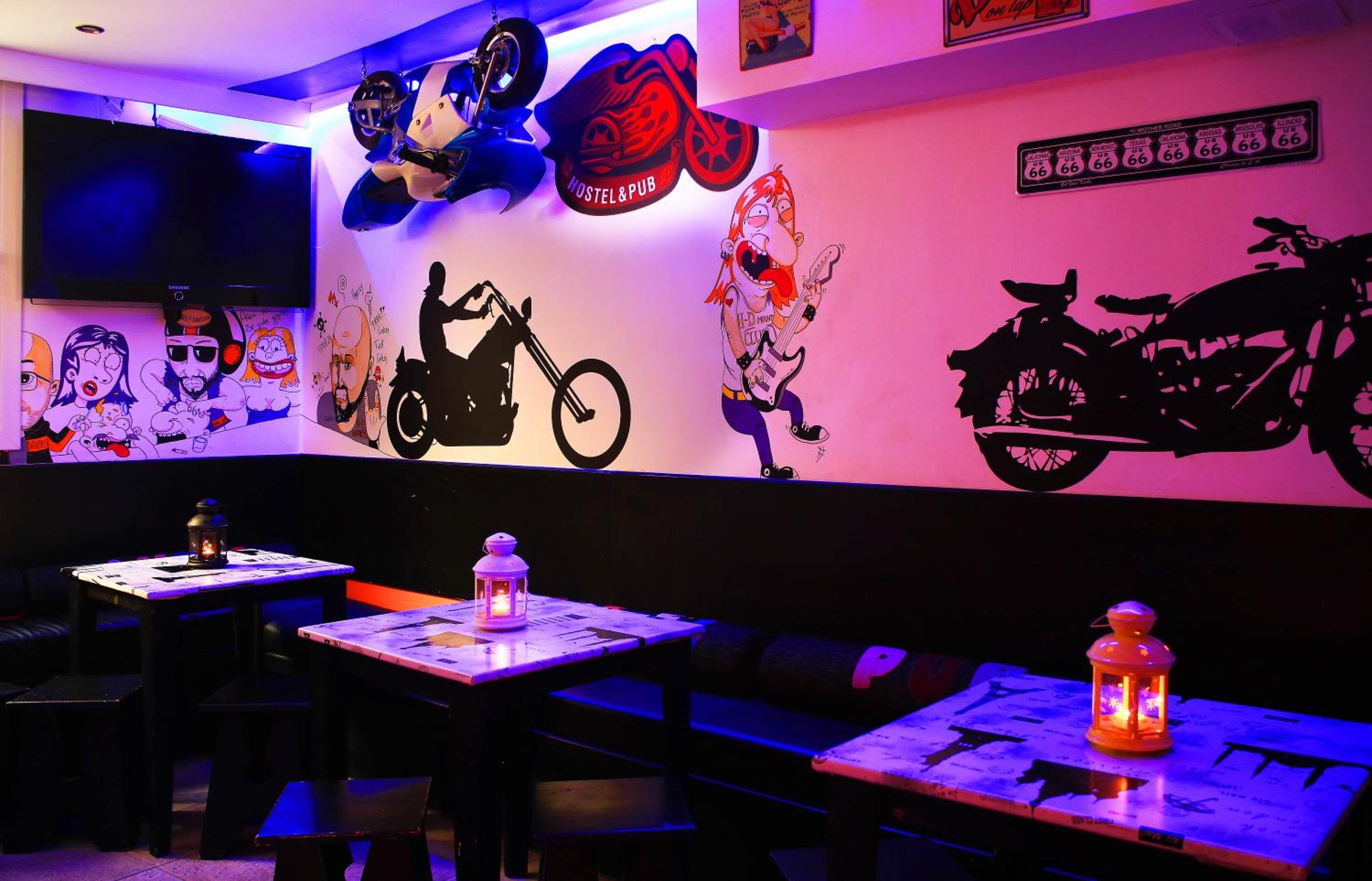Barri Antic Hostel & Pub