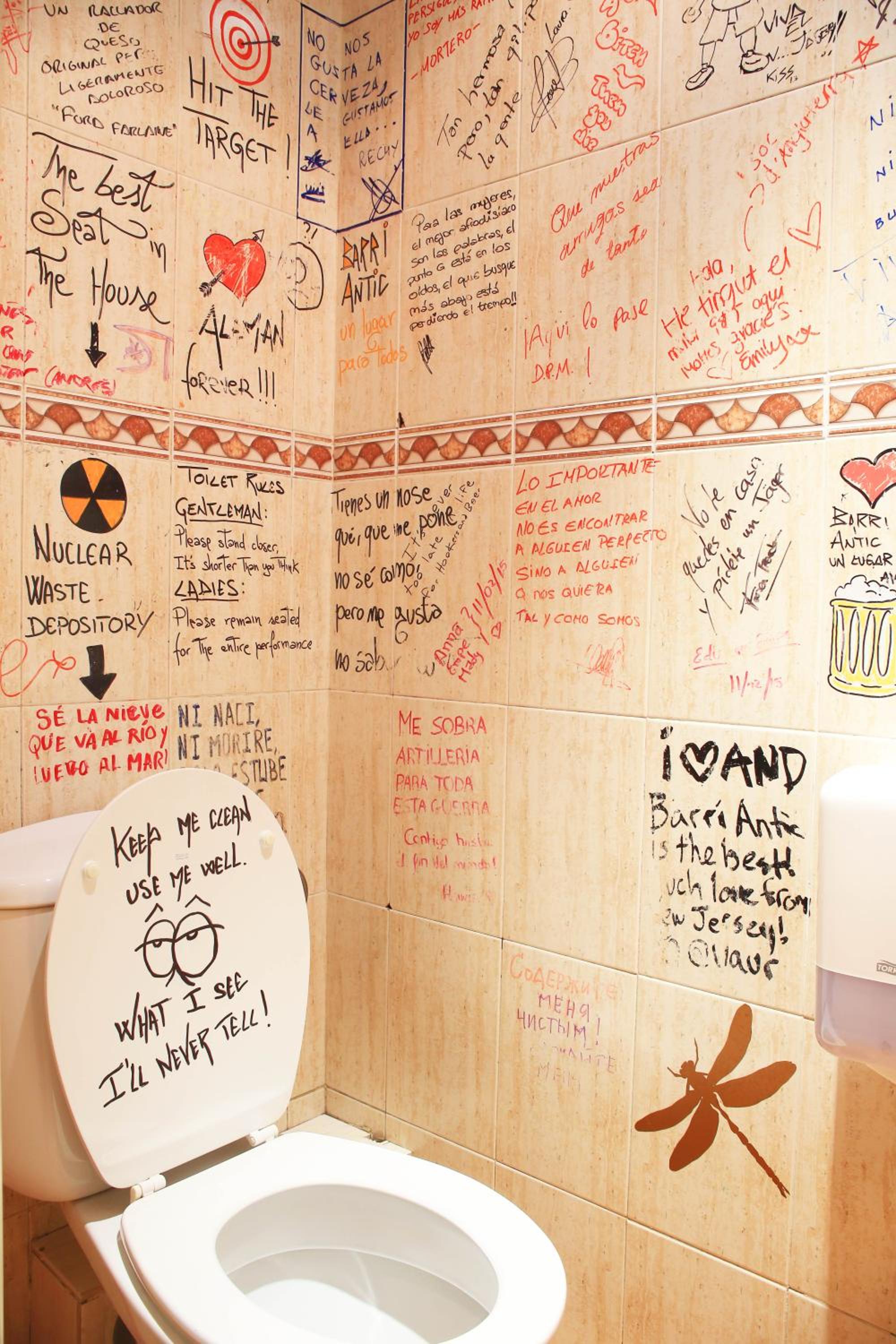 Barri Antic Hostel & Pub