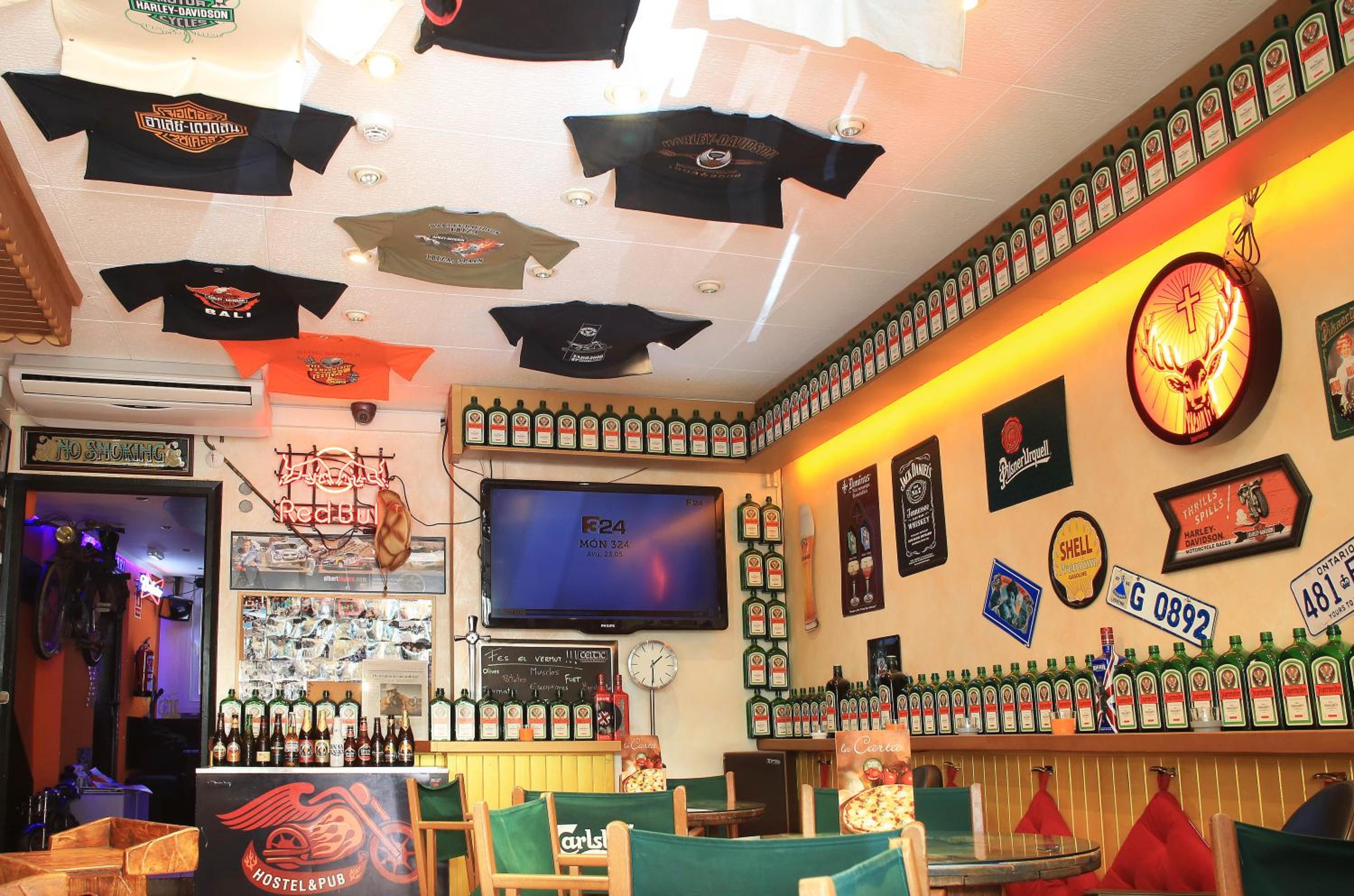 Barri Antic Hostel & Pub