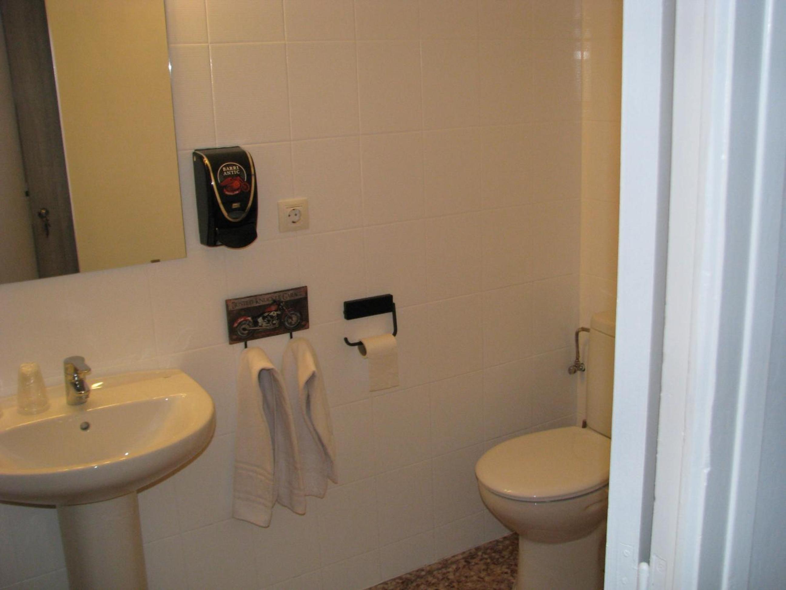Barri Antic Hostel & Pub