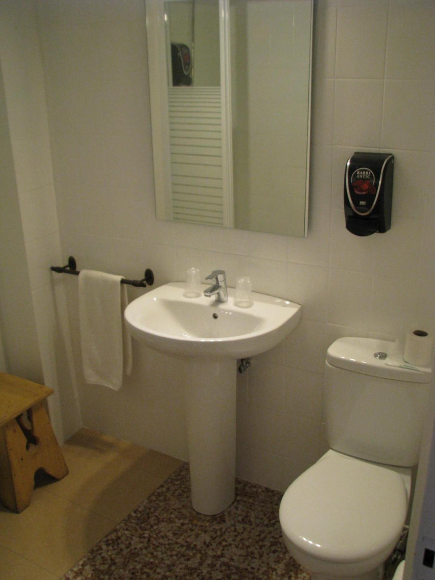 Barri Antic Hostel & Pub