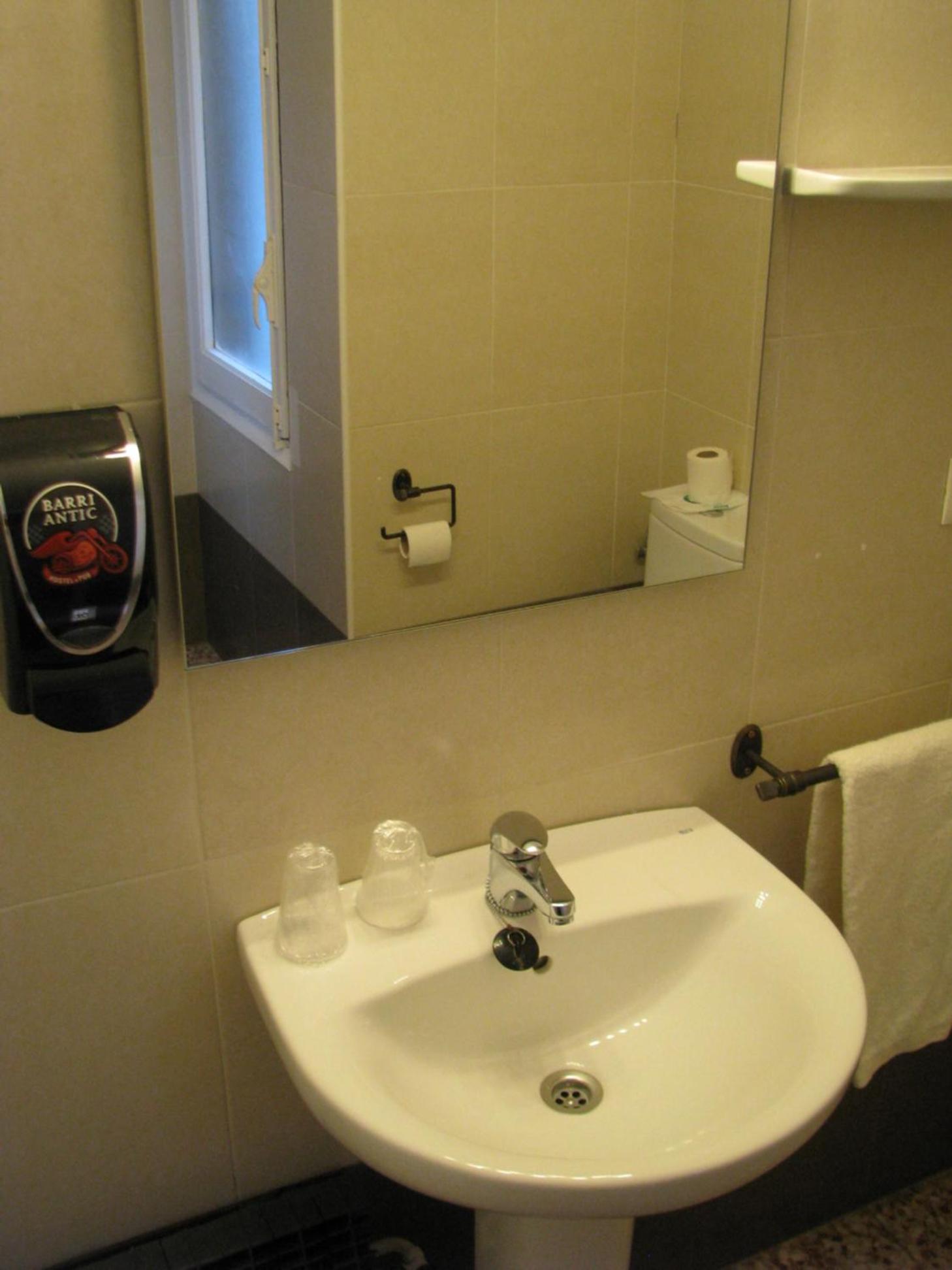 Barri Antic Hostel & Pub