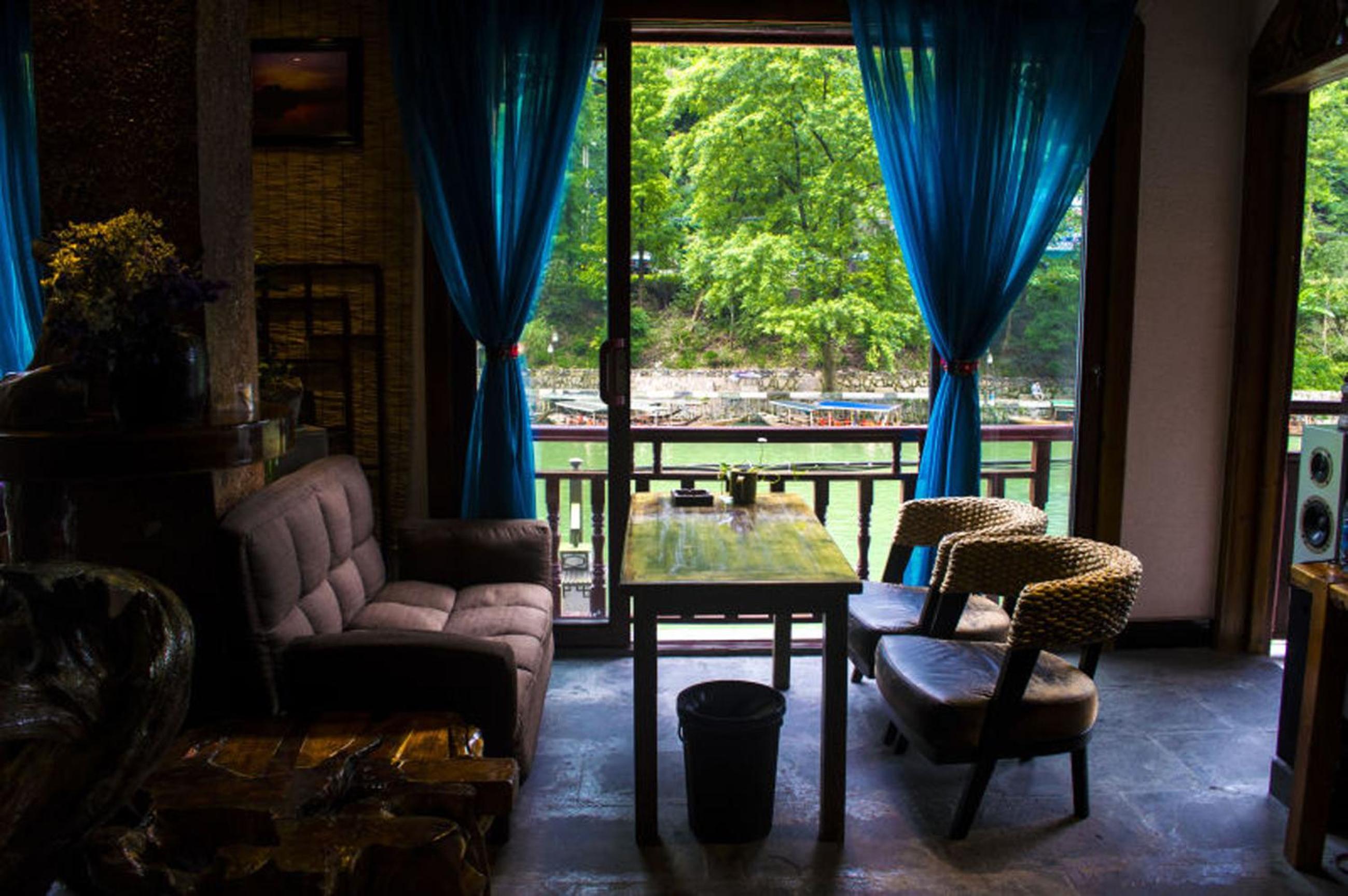 Fenghuang Tujia Ethnic Minority River View Hotel