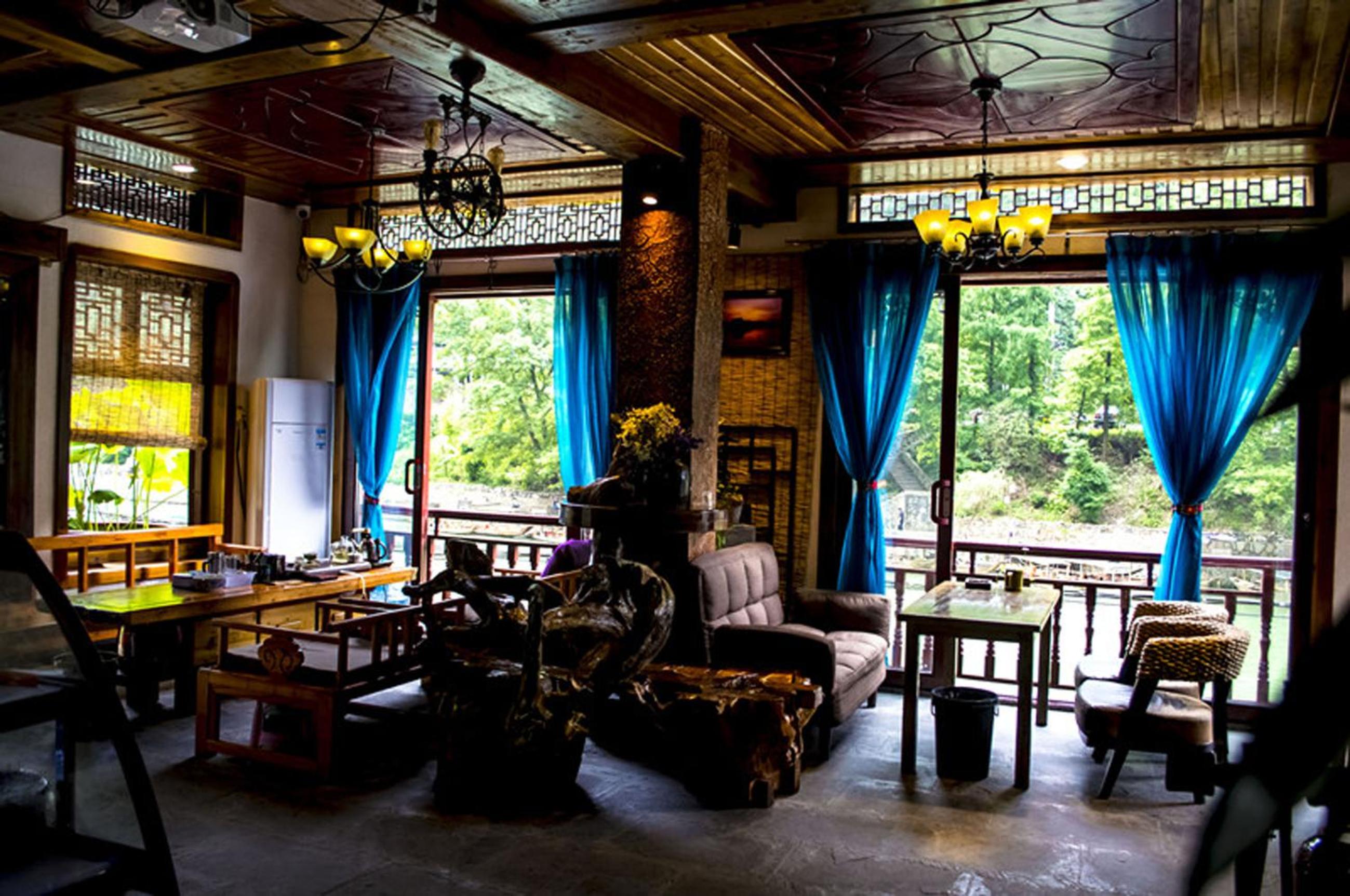 Fenghuang Tujia Ethnic Minority River View Hotel