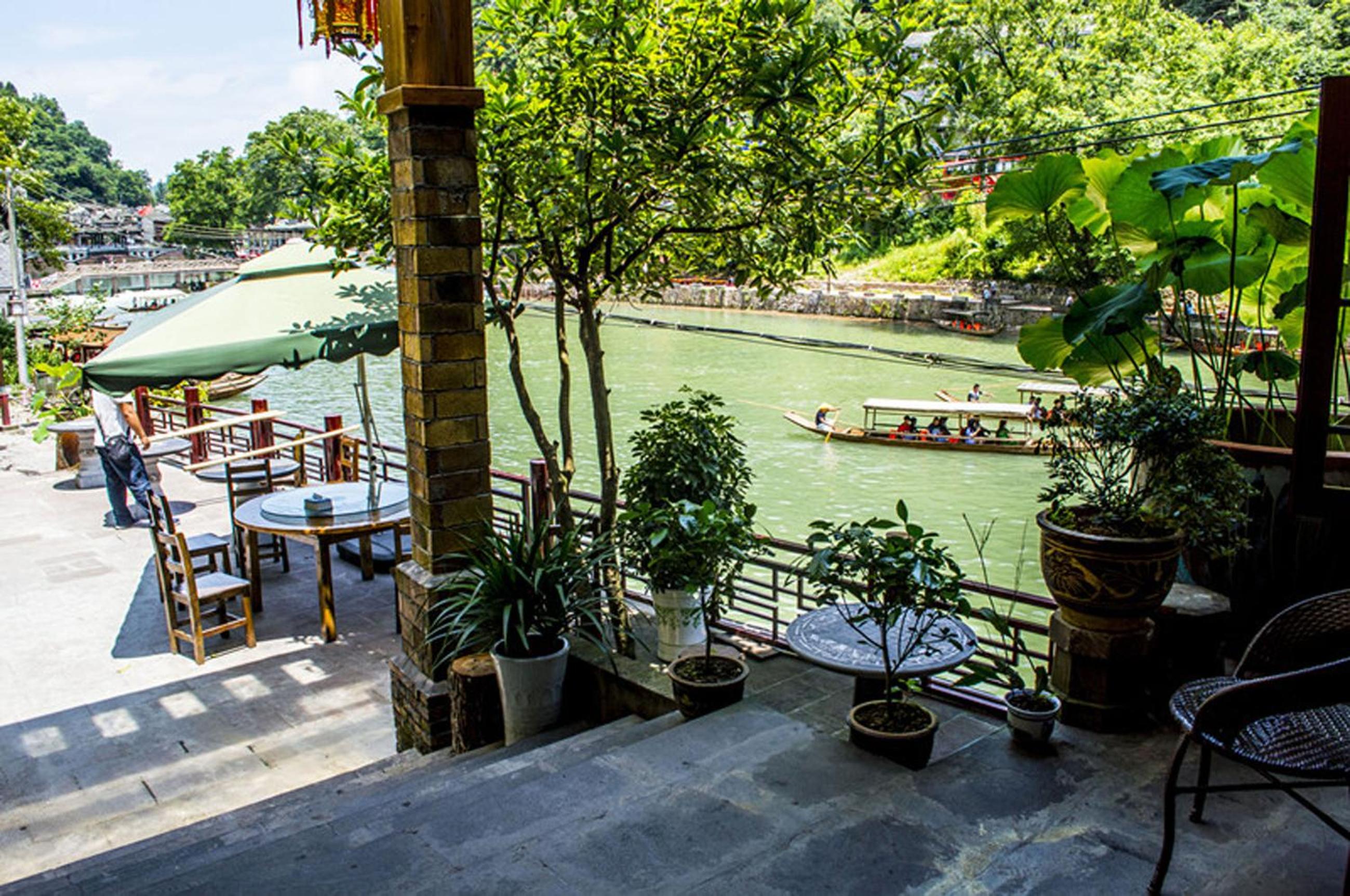 Fenghuang Tujia Ethnic Minority River View Hotel