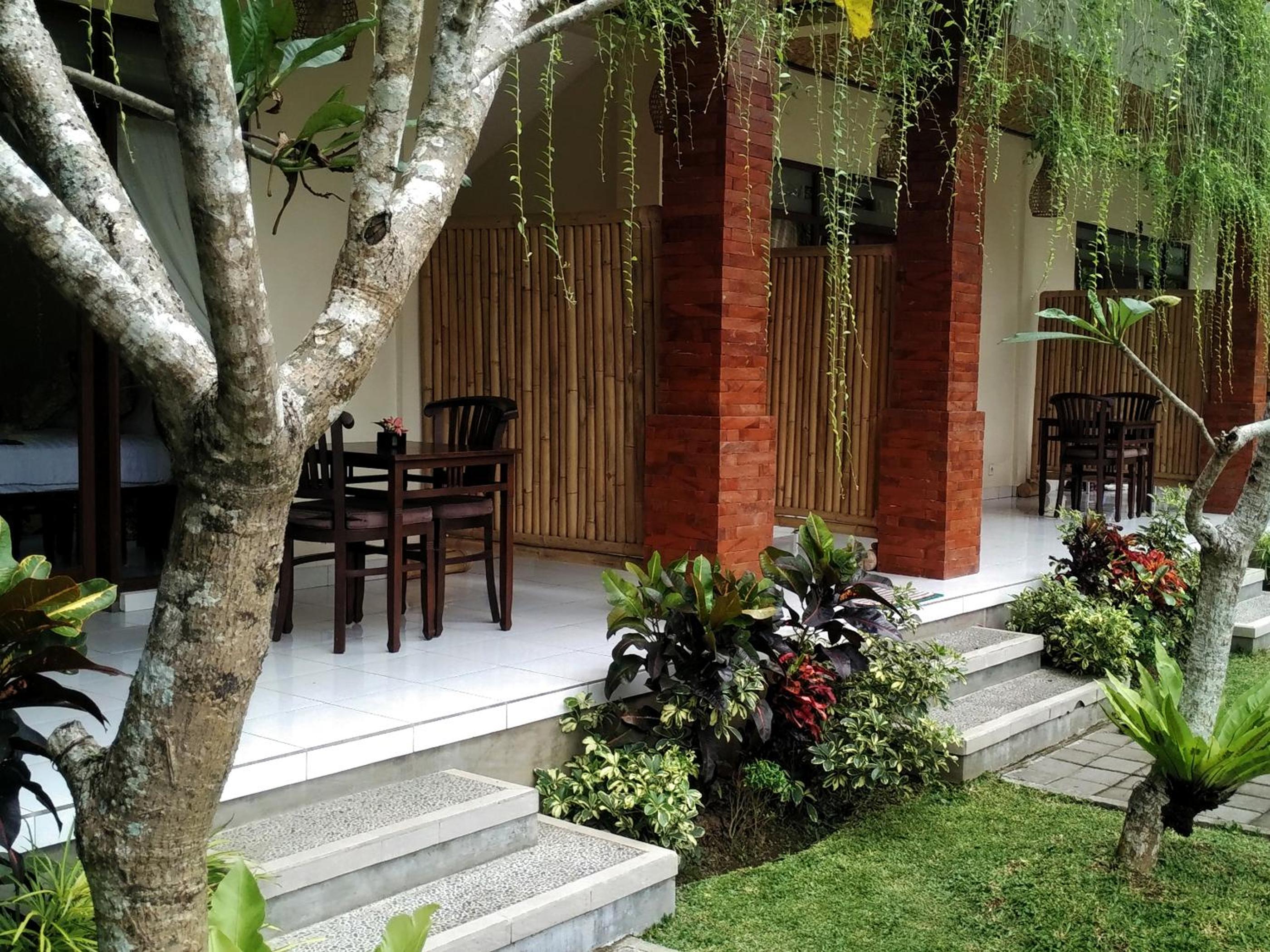 Nyoman Sandi Guest House